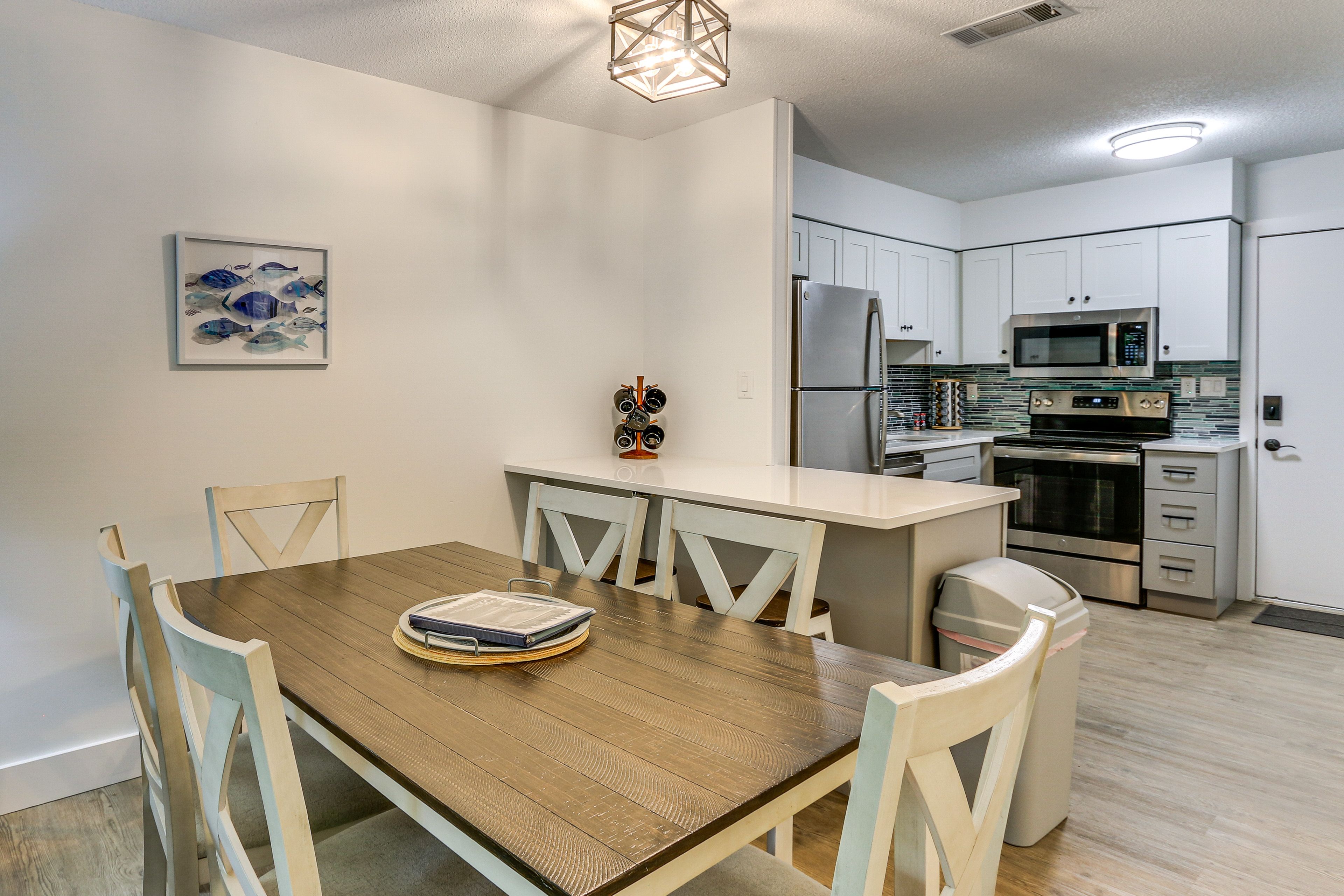 Dining Area | Dishware & Flatware