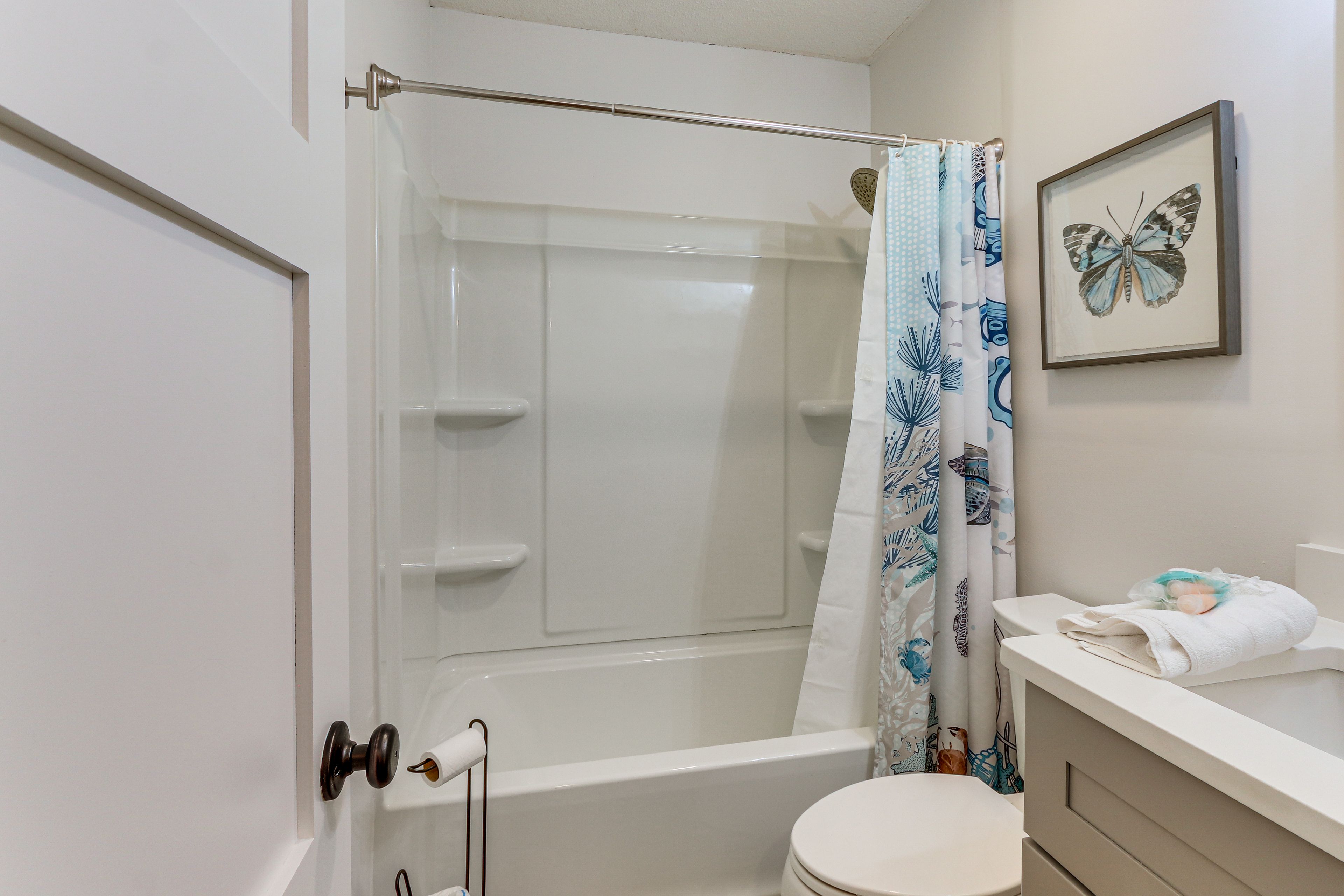 Full Bath | Towels Provided
