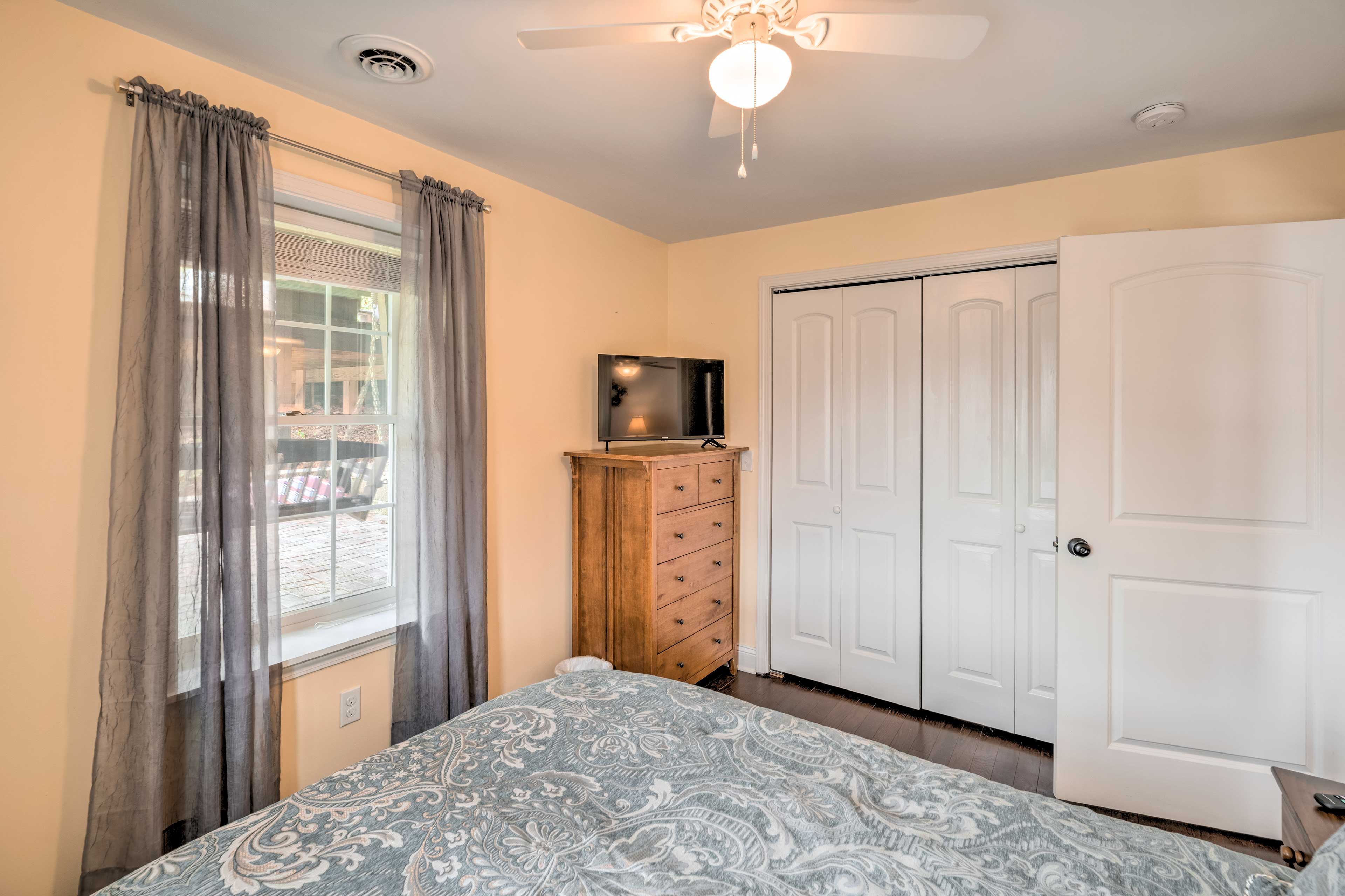 Bedroom 1 | Smart TV