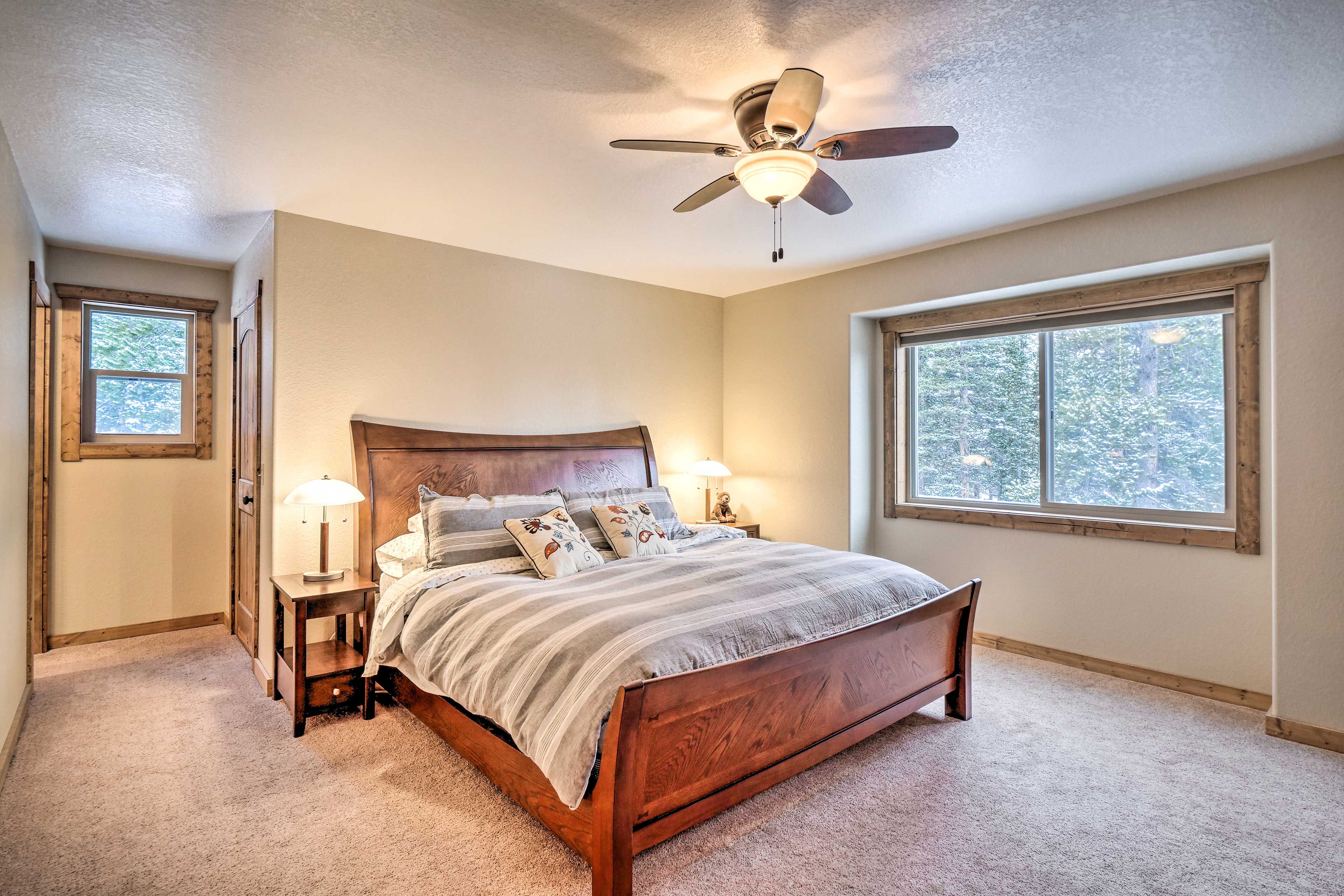 Bedroom 1 | King Bed | Linens & Towels | Full En-Suite Bathroom
