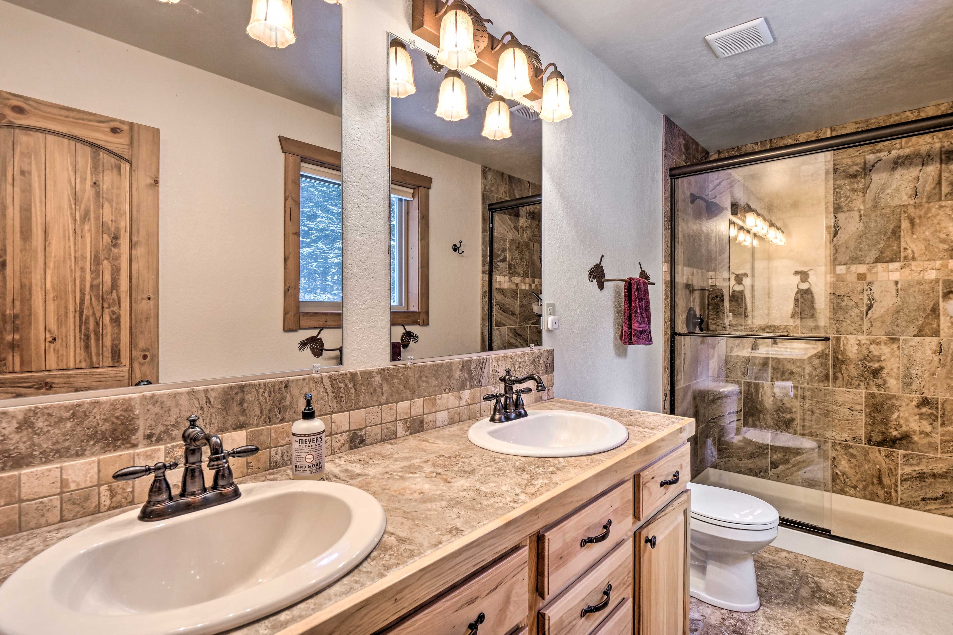 Full En-Suite Bathroom | Complimentary Toiletries