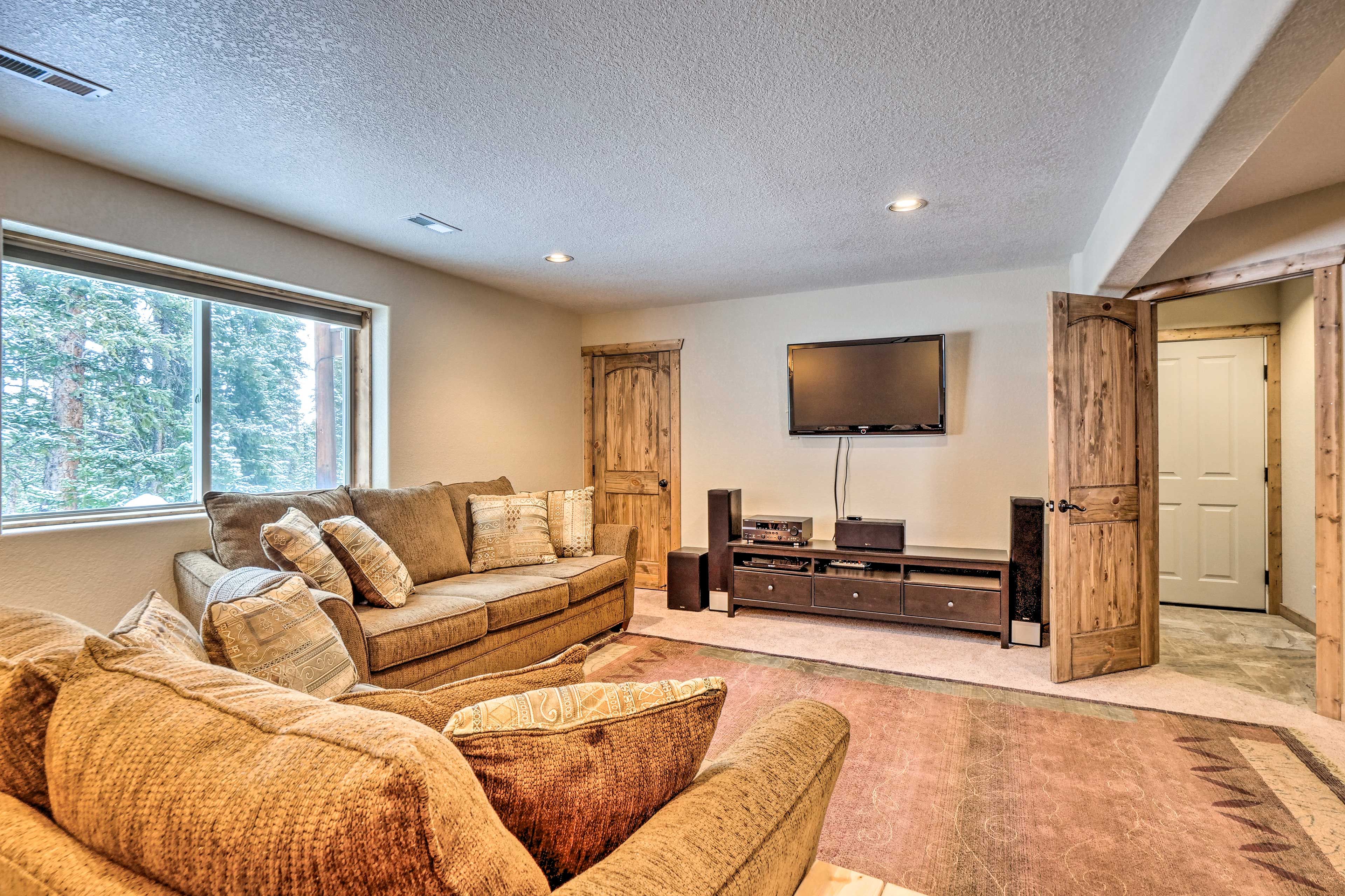 Media Room | Smart TV | DVD Player