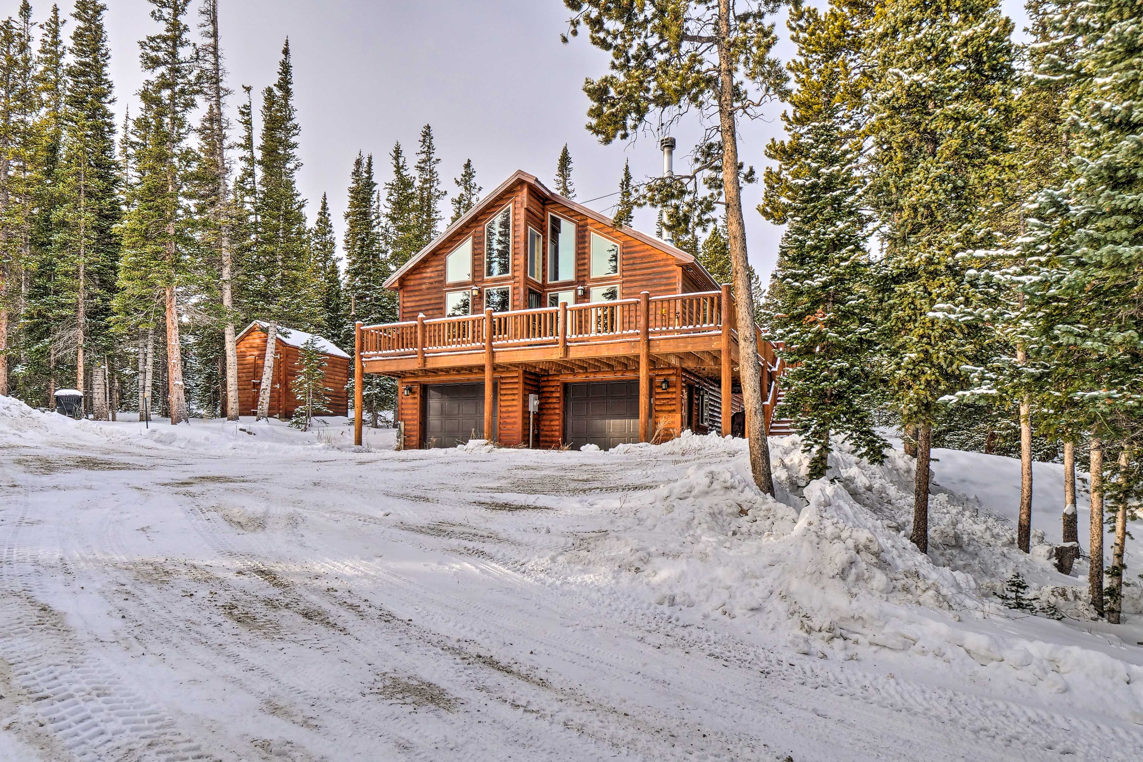 Parking | Driveway (3 Vehicles) | Garage (2 Vehicles) | RV/Trailer Parking