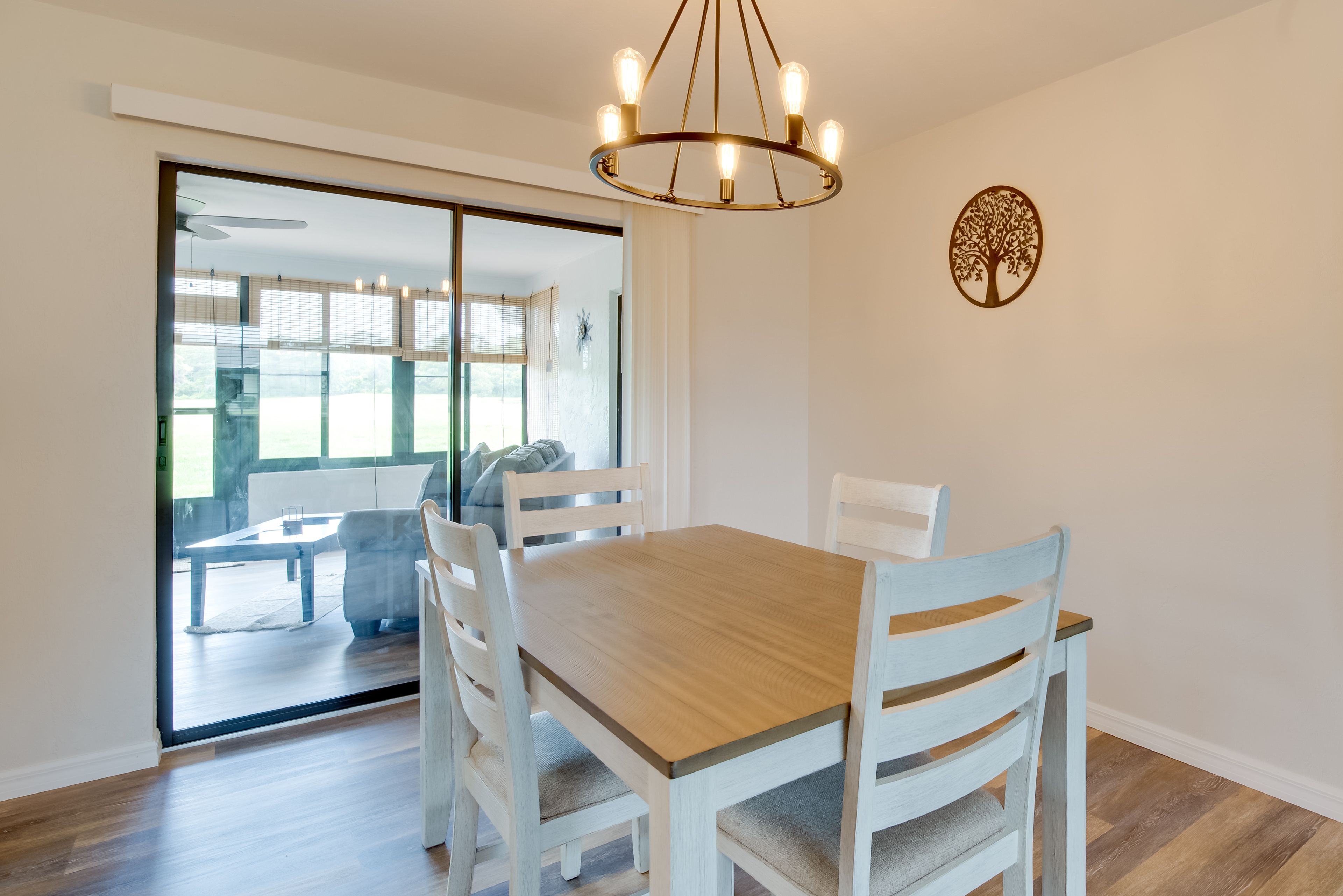 Dining Area | Dishware & Flatware Provided