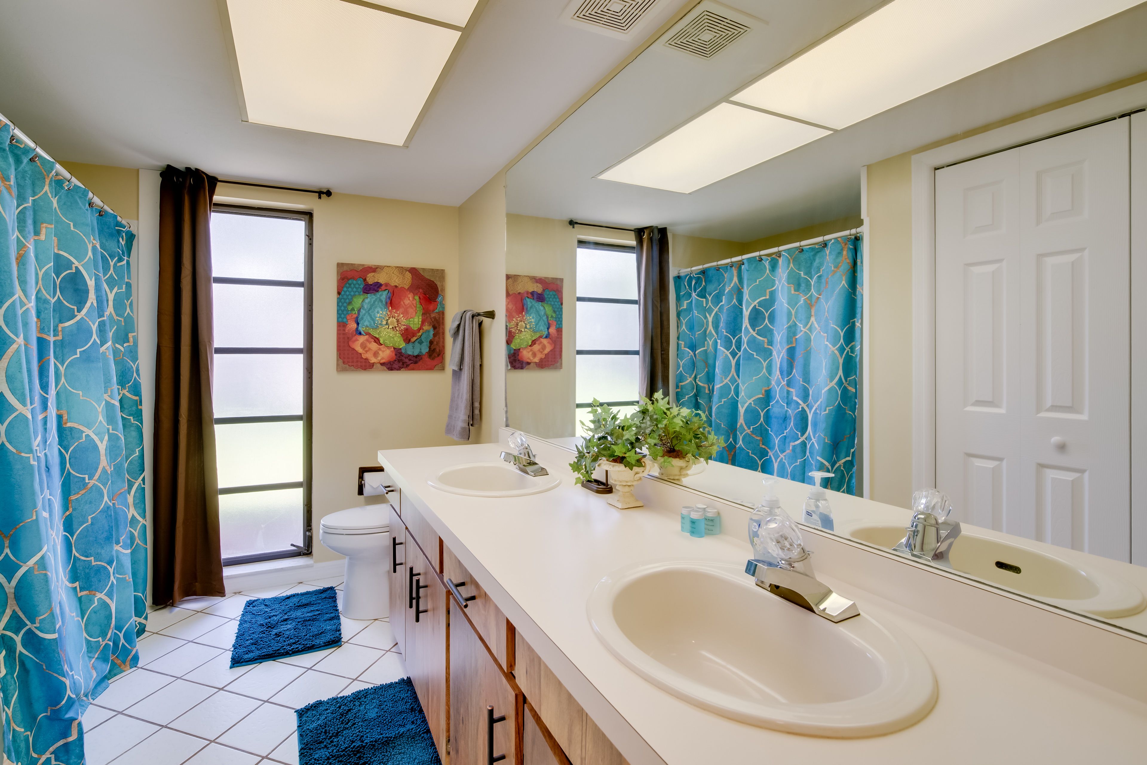 Full Bathroom | Complimentary Toiletries