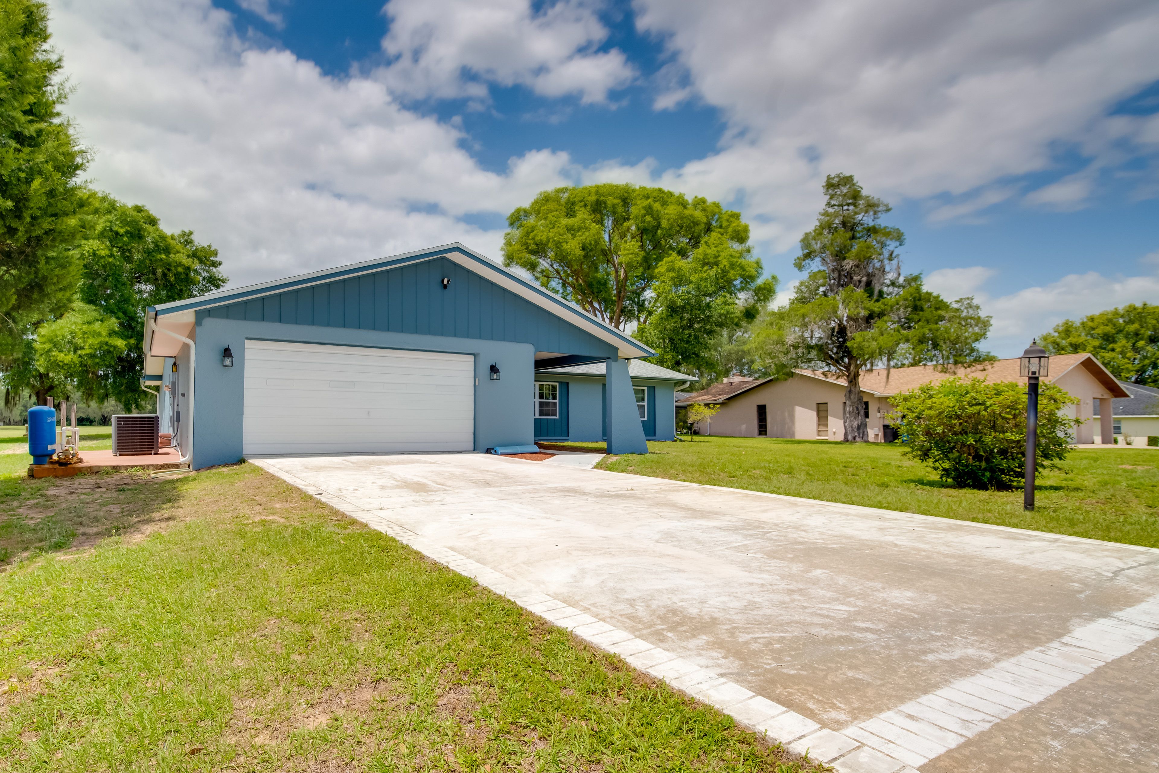 Property Exterior | Driveway (2 Vehicles)