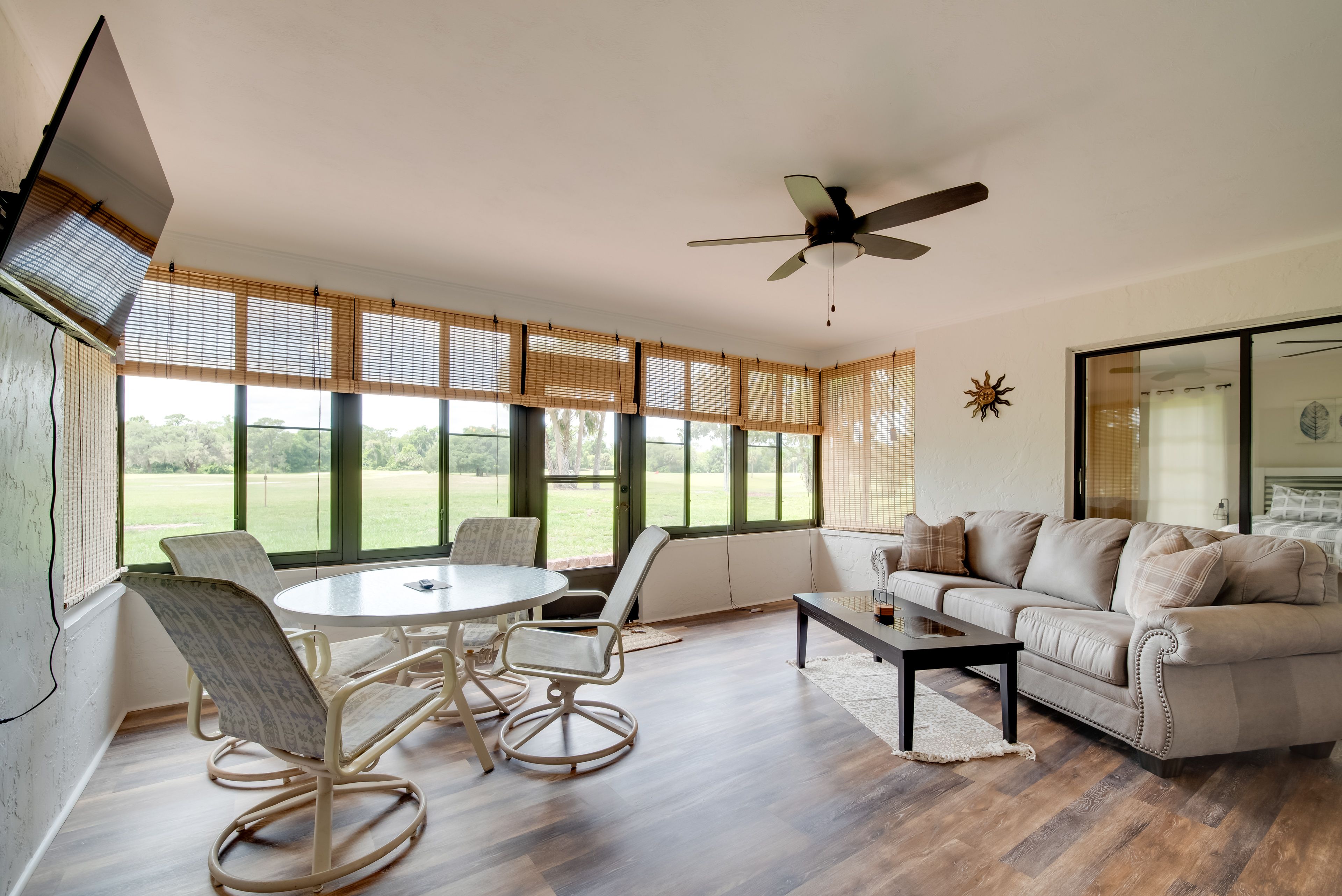 Sunroom | Smart TV