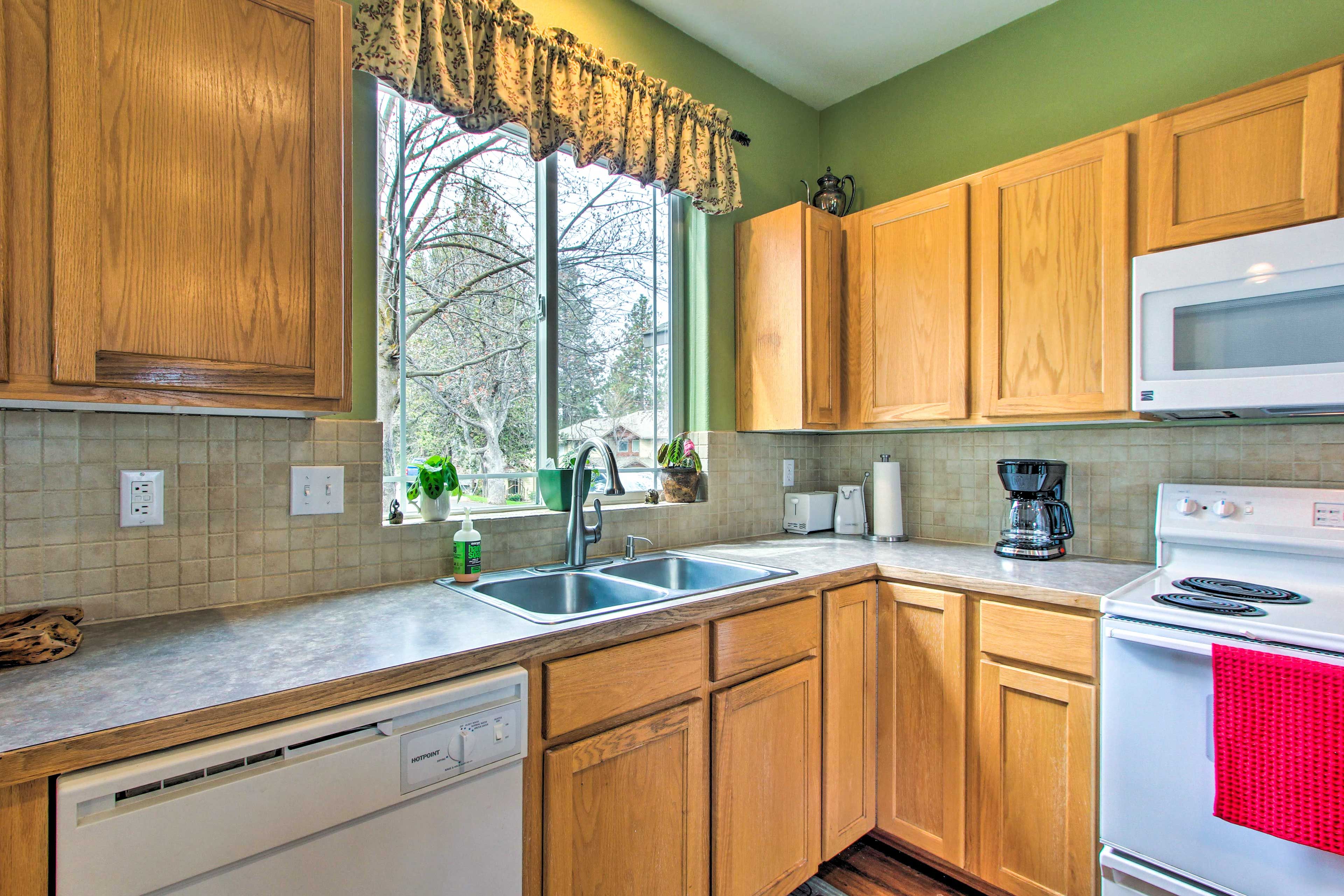 Kitchen | Dishware/Flatware