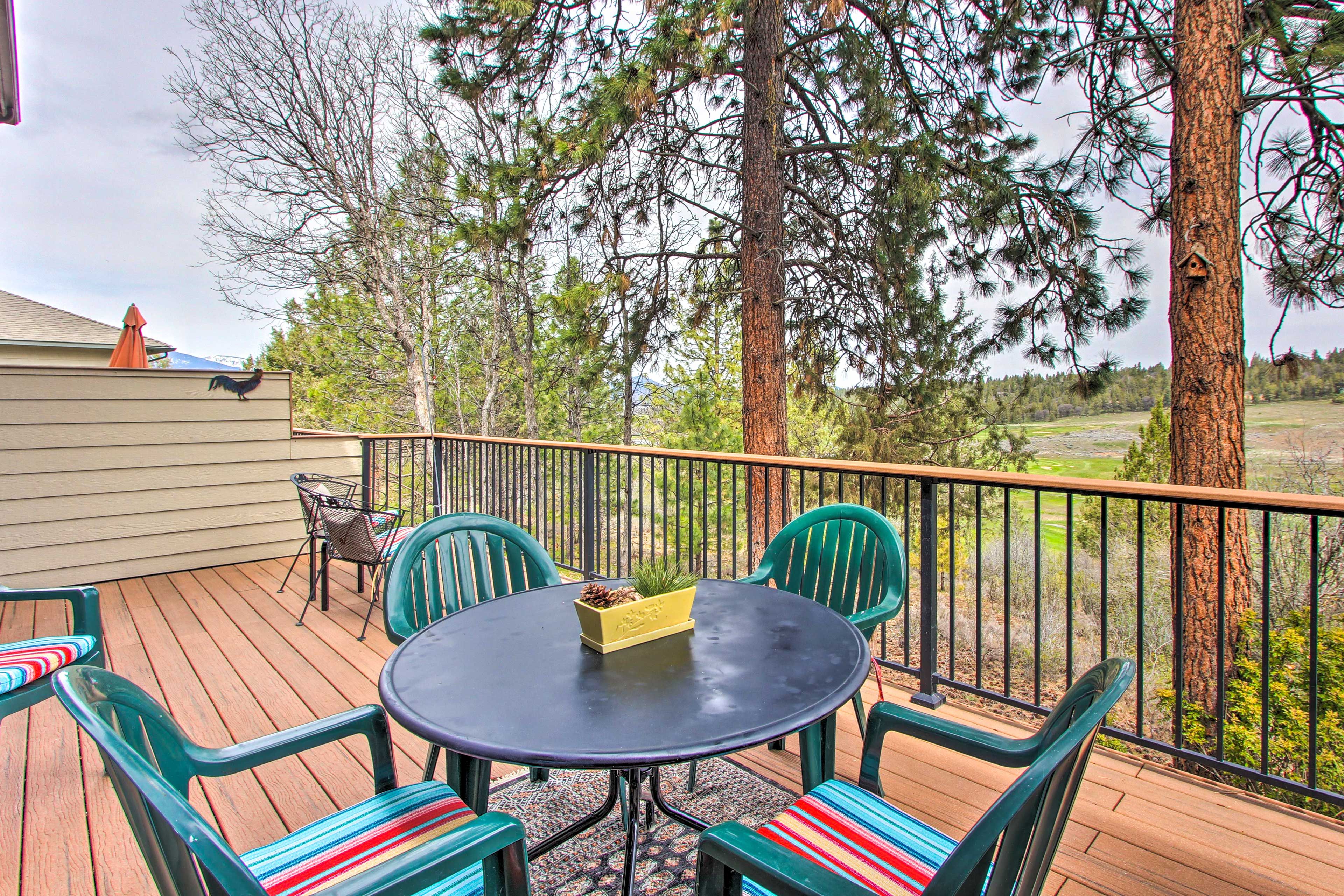 Klamath Falls Vacation Rental | 3BR | 2.5BA | 1,500 Sq Ft | Stairs Required