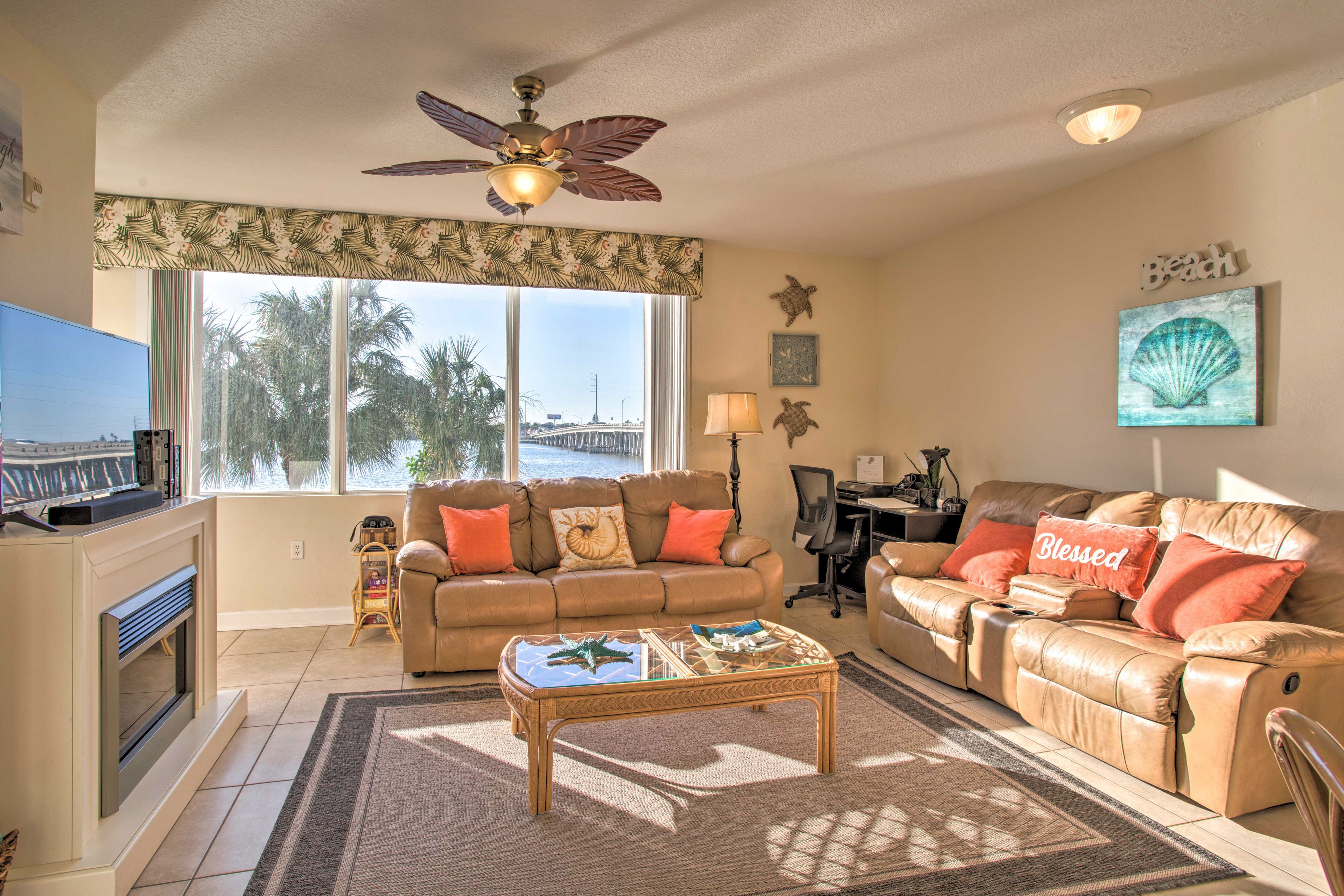 Living Room | Sleeper Sofa | Linens Provided