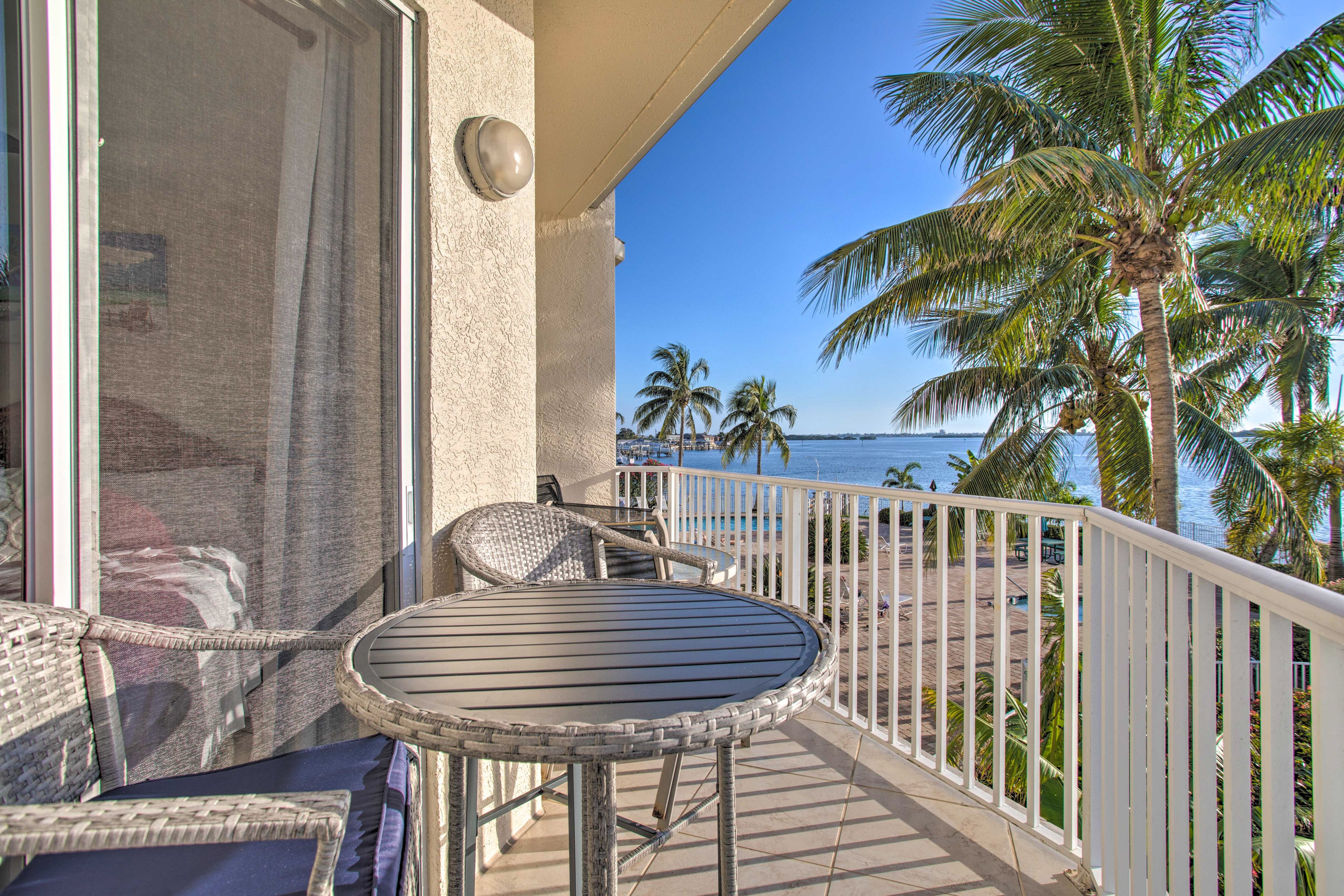 Balcony | Beach Chairs & Towels Provided