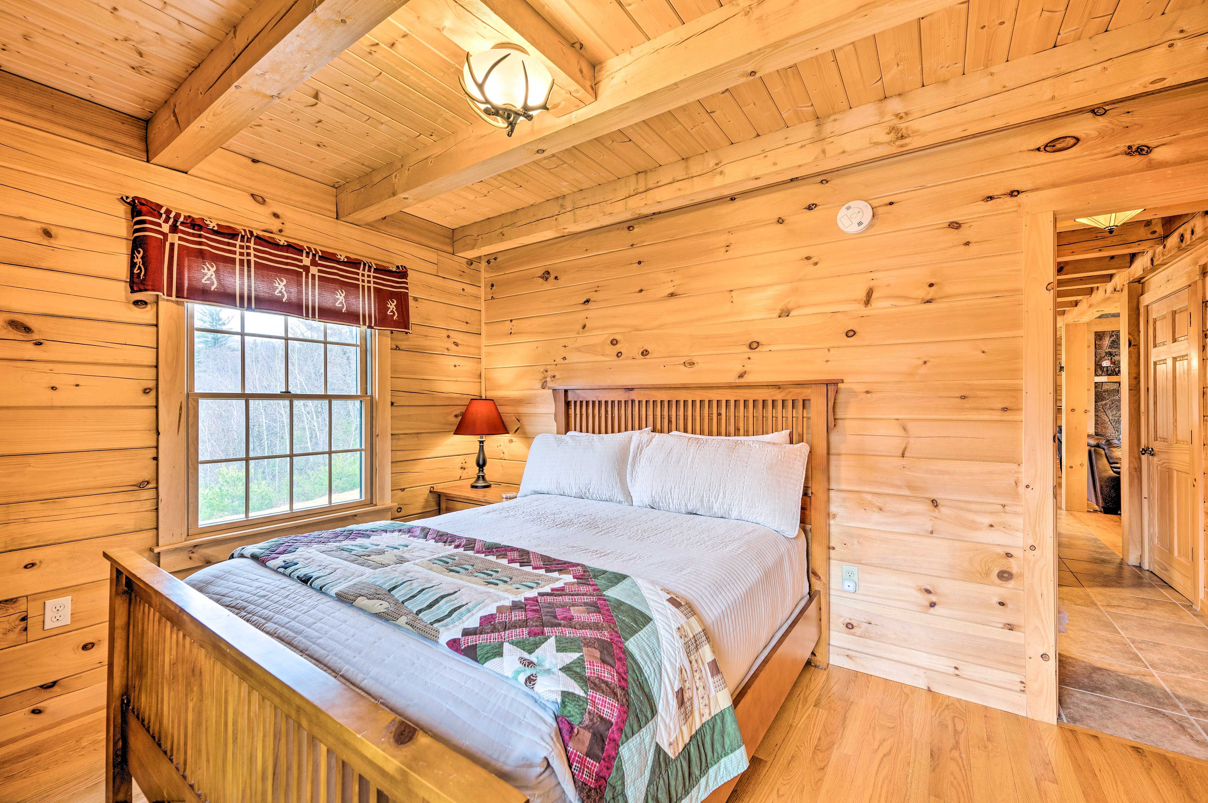 Bedroom 3 | Queen Bed | Main Floor