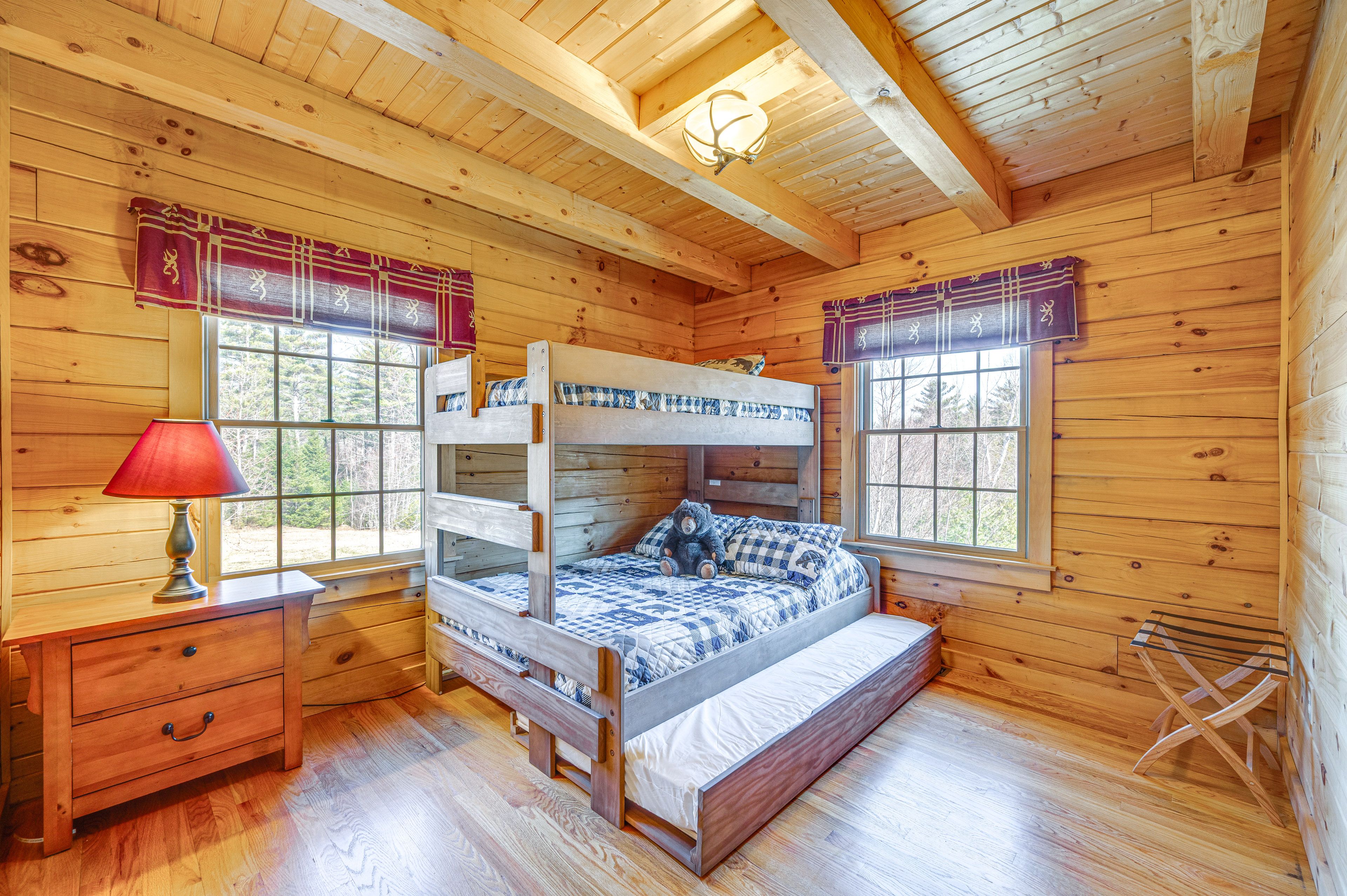 Bedroom 2 | Twin/Full Bunk Bed w/ Twin Trundle | Main Floor