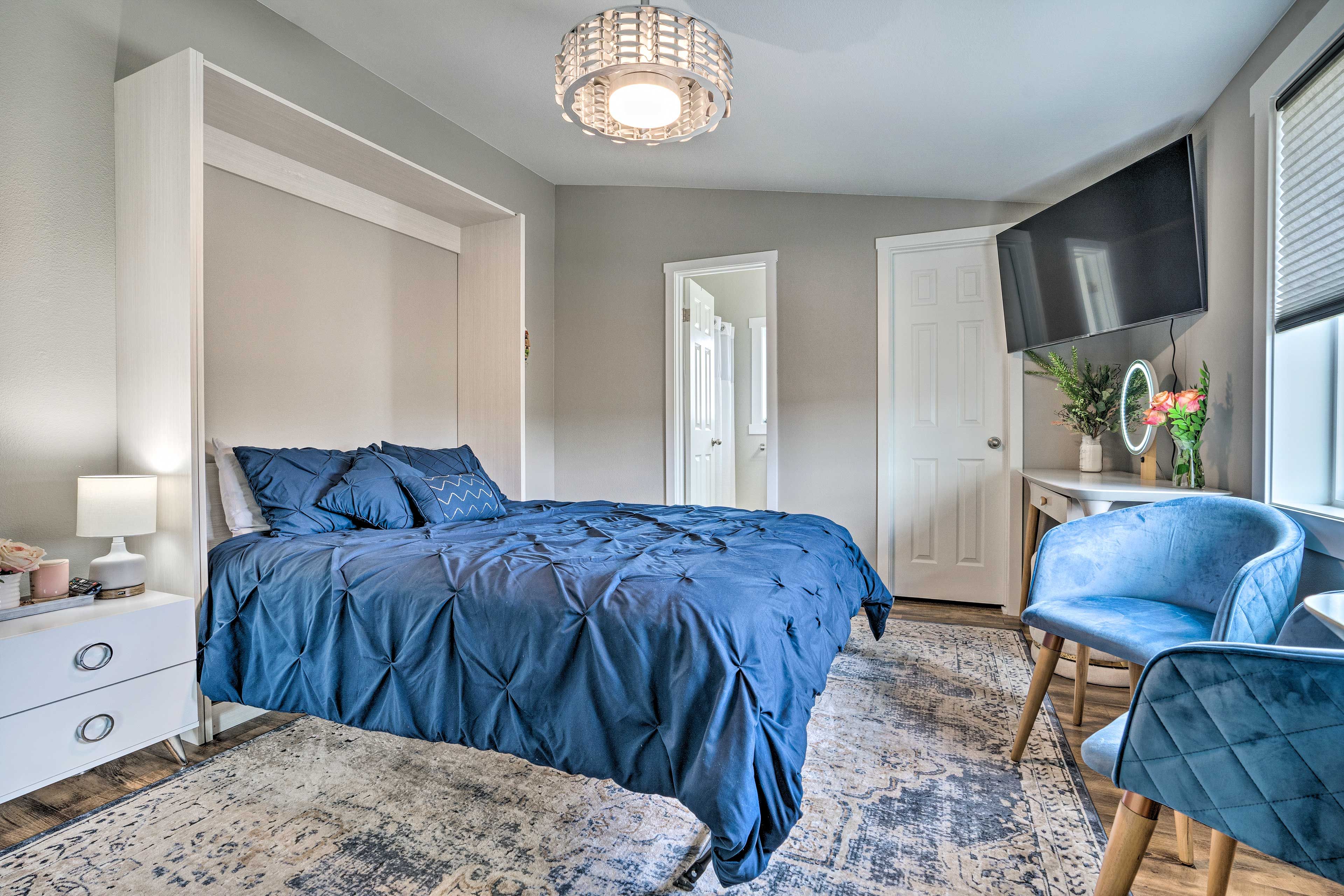 Bedroom 1 | Queen Bed | Main Floor | Linens Provided