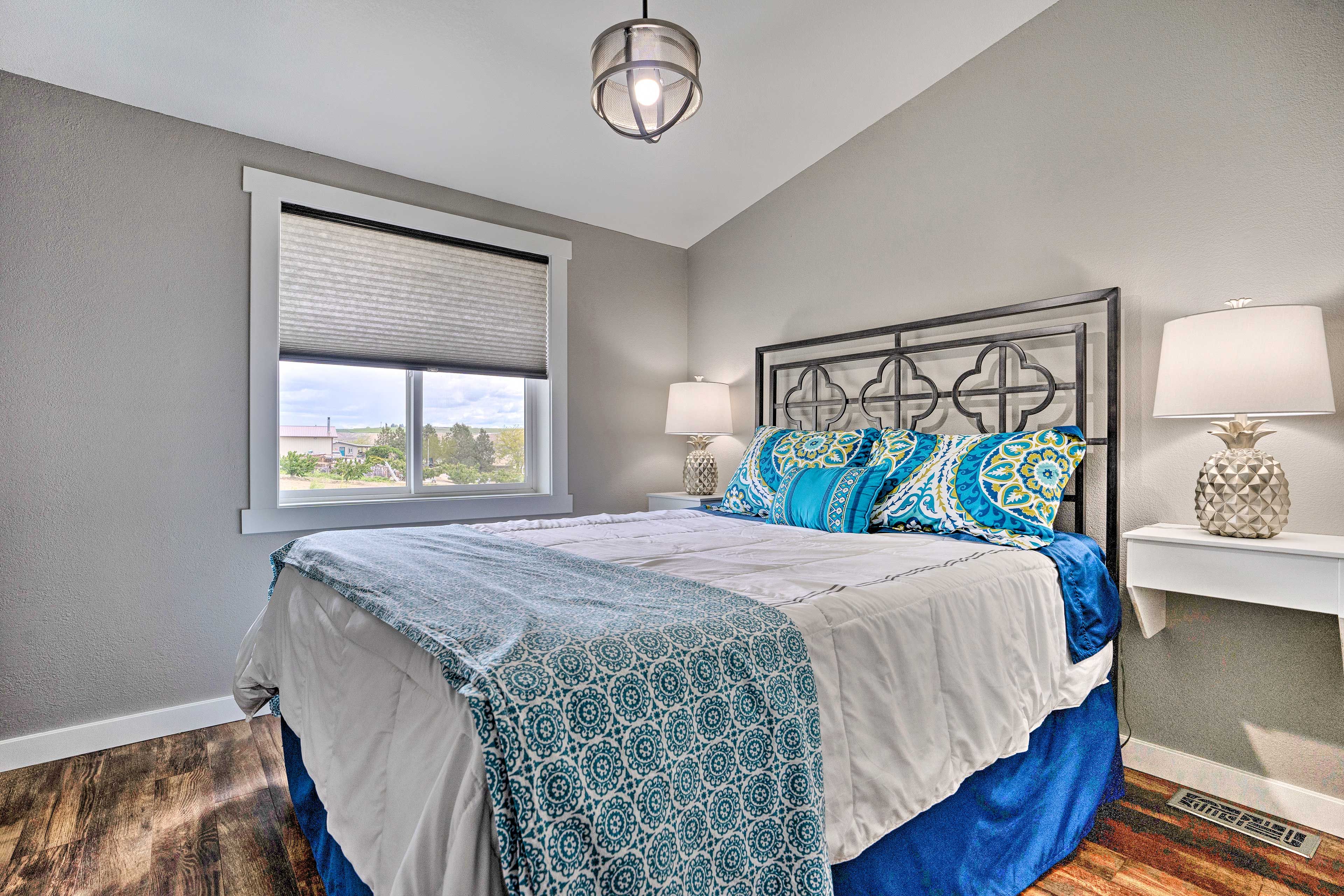 Bedroom 3 | Queen Bed | Main Floor