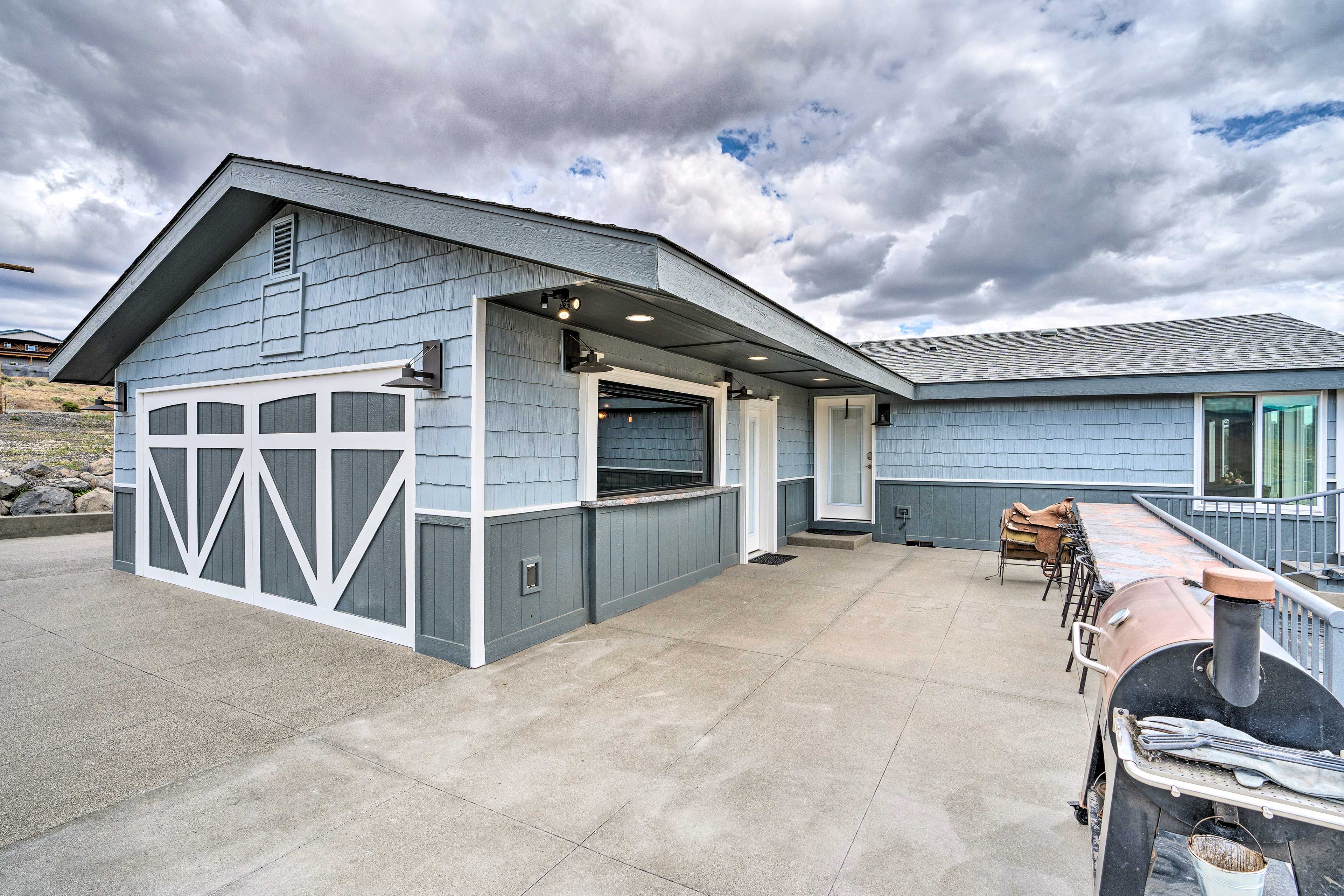 Parking | Driveway (3 Vehicles)