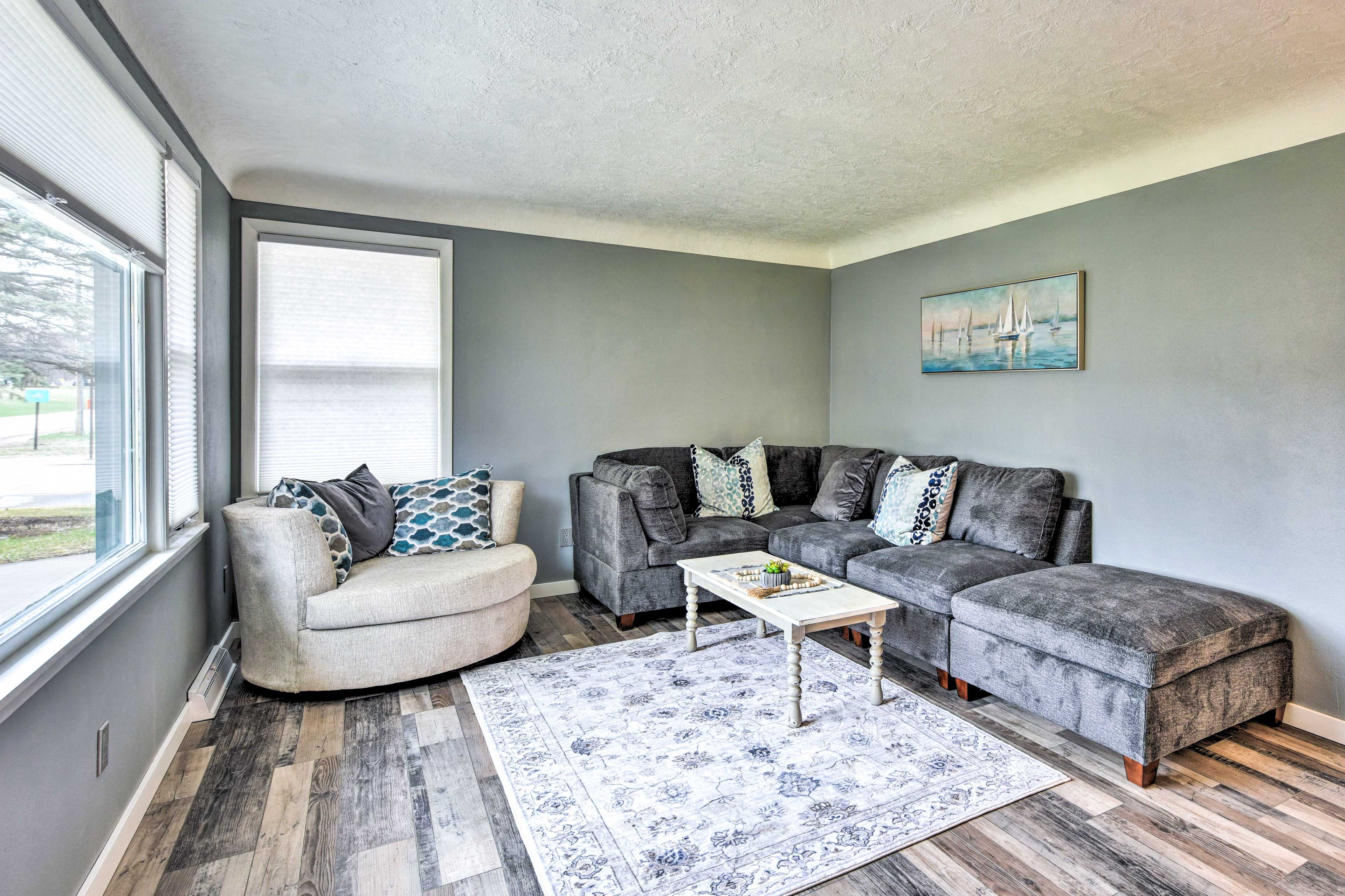 Living Room | Free WiFi | Smart TV | Central A/C | Main Level
