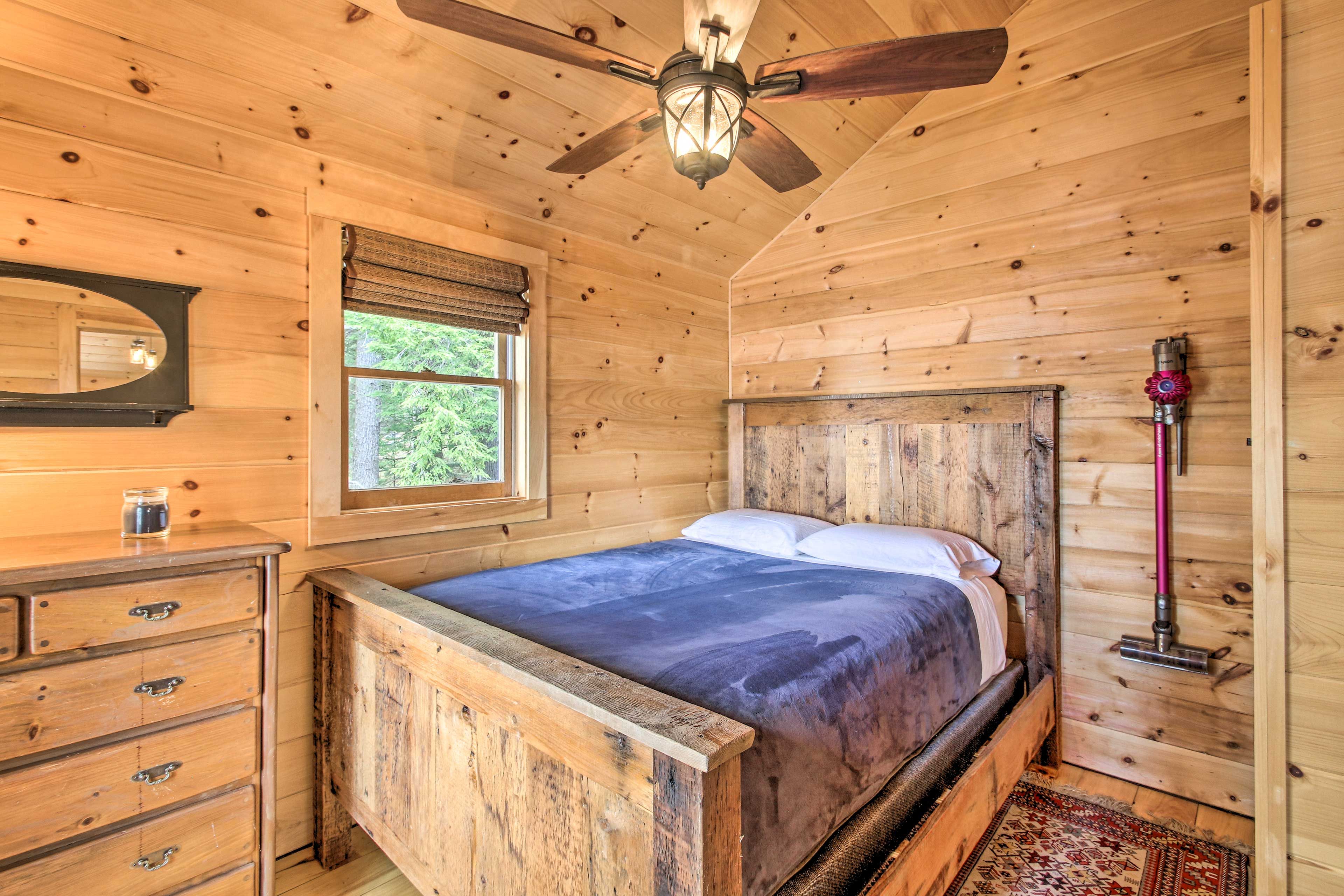 Bedroom 1 | Queen Bed | 1st Floor | No Additional Stairs to Access