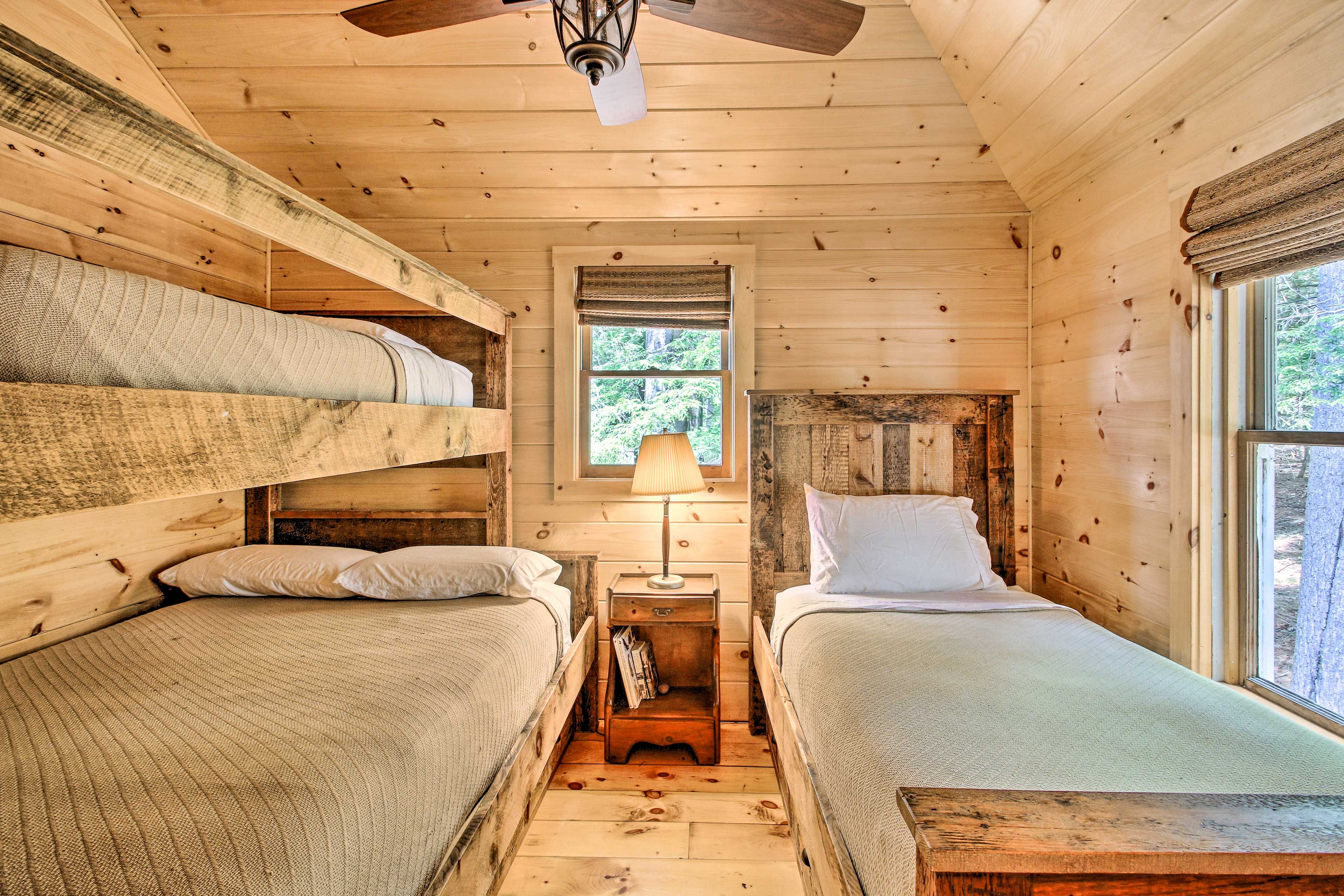 Bedroom 2 | Twin/Queen Bunk Bed | Twin Bed