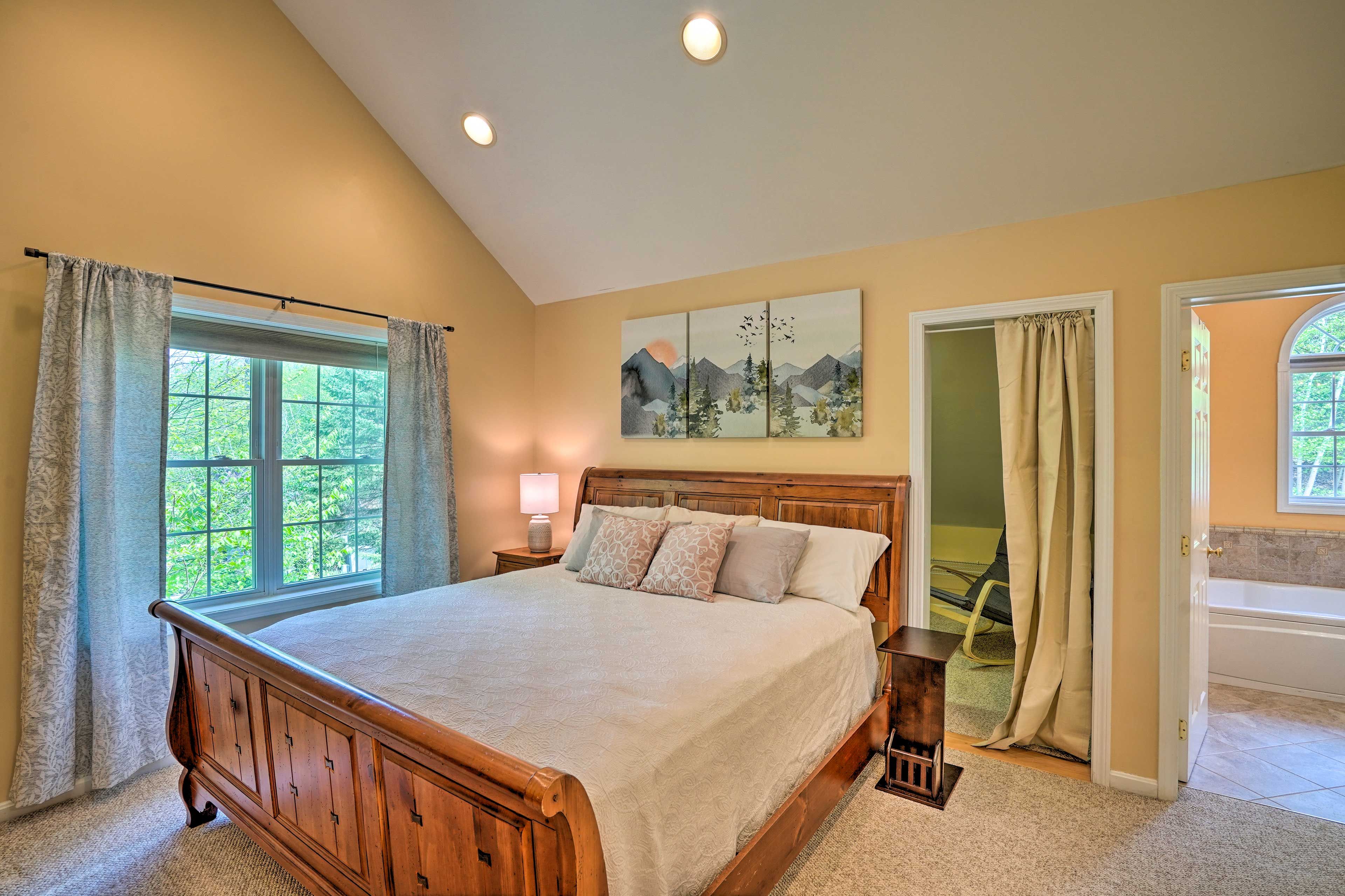 Bedroom 1 | King Bed | 2nd Floor
