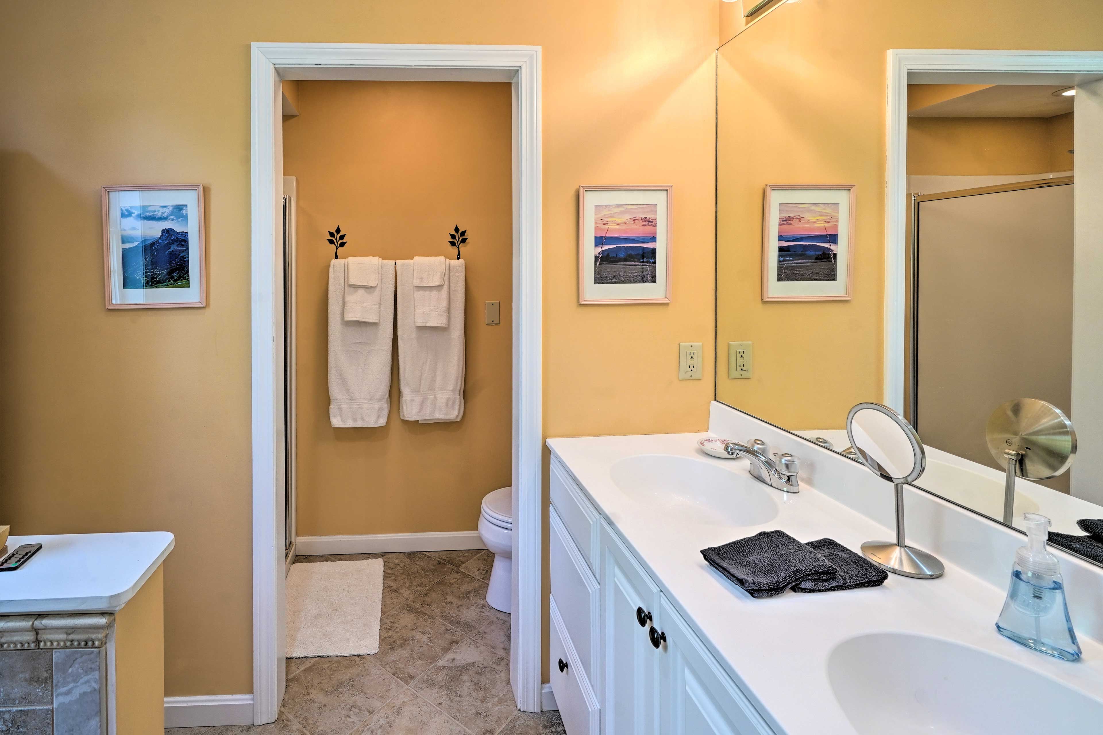 En-Suite Bathroom | Complimentary Toiletries