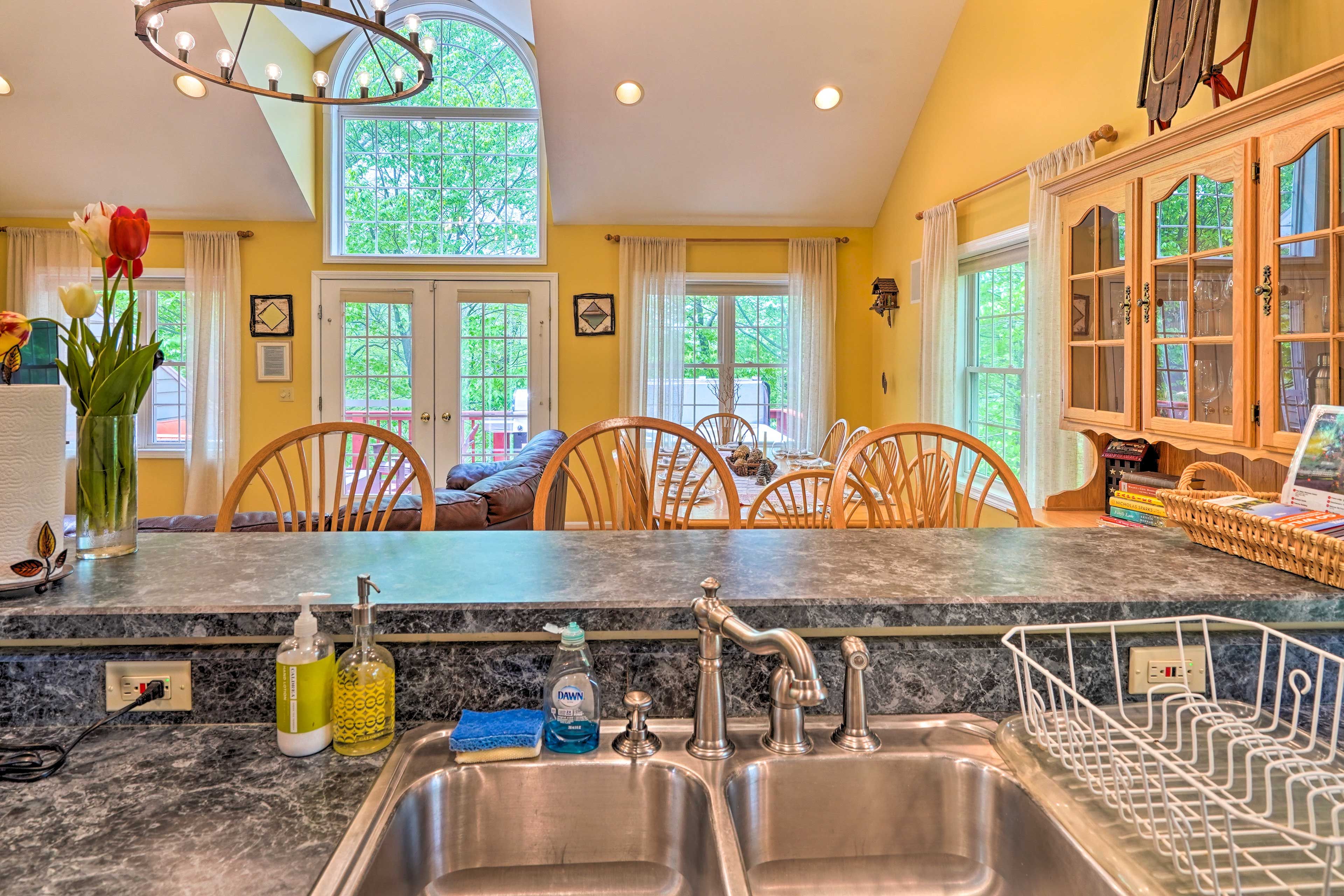 Kitchen | Breakfast Bar