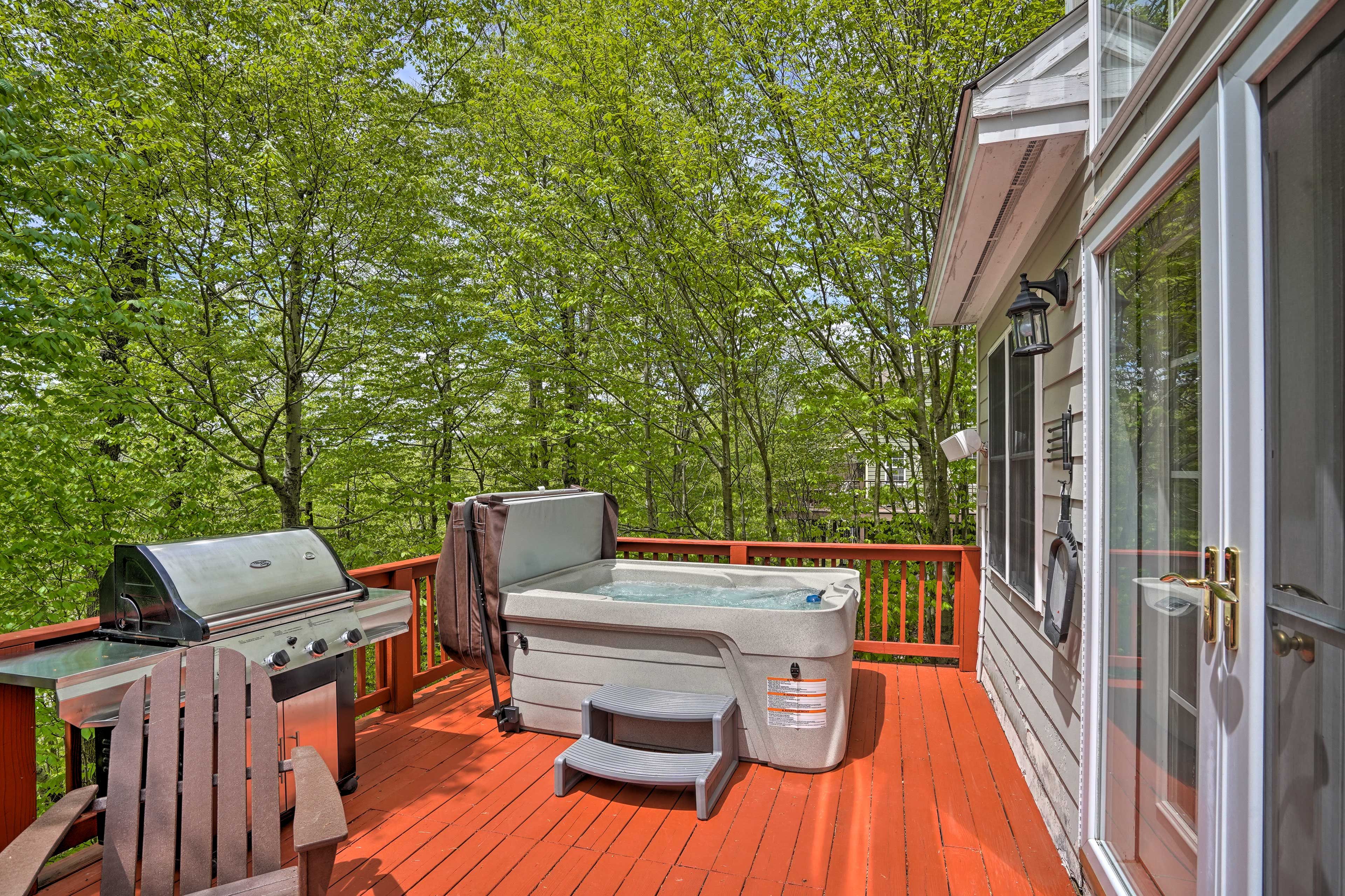 Deck | Private Hot Tub