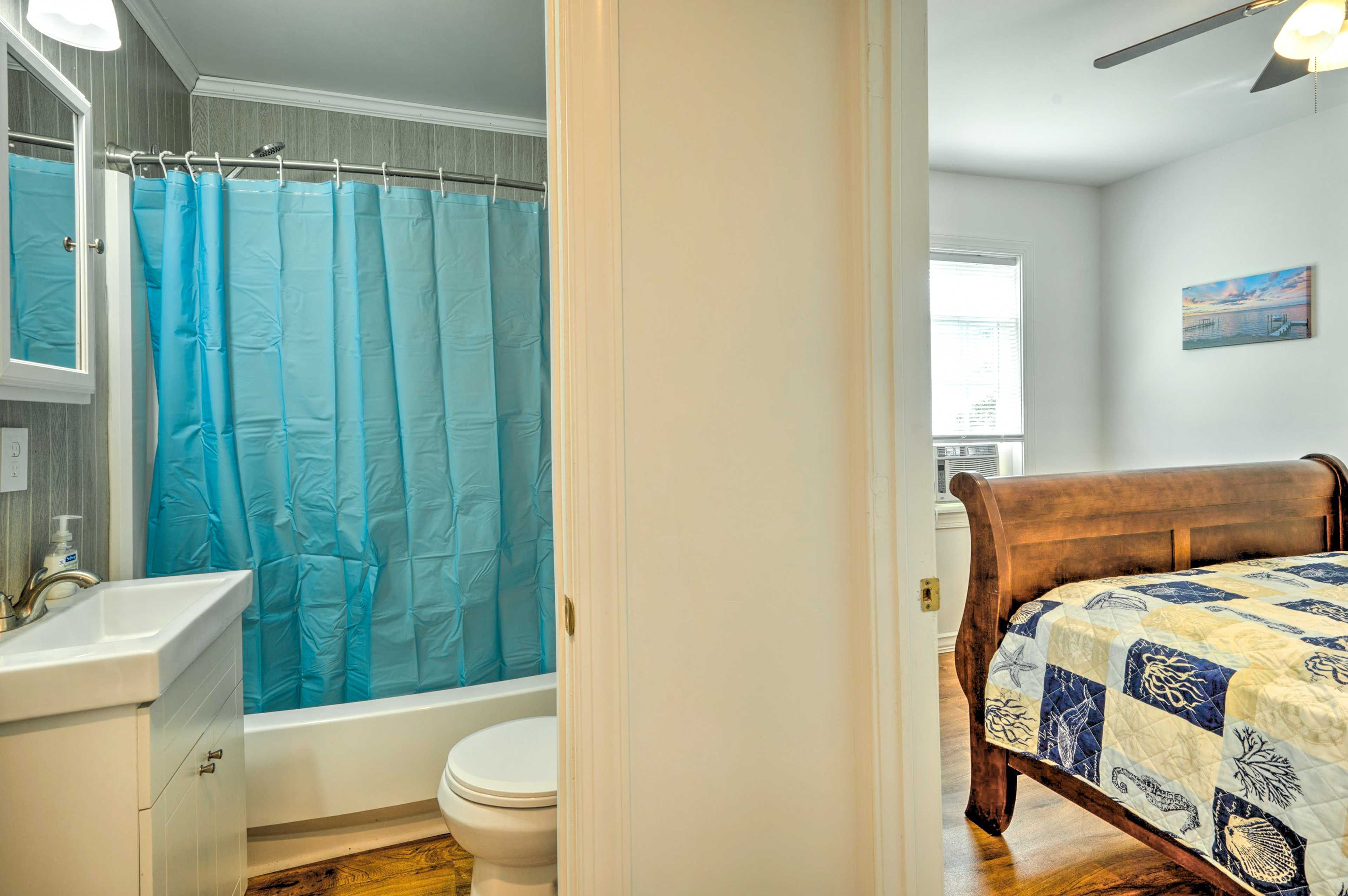 Bedroom 1 | En-Suite Bathroom | Complimentary Toiletries