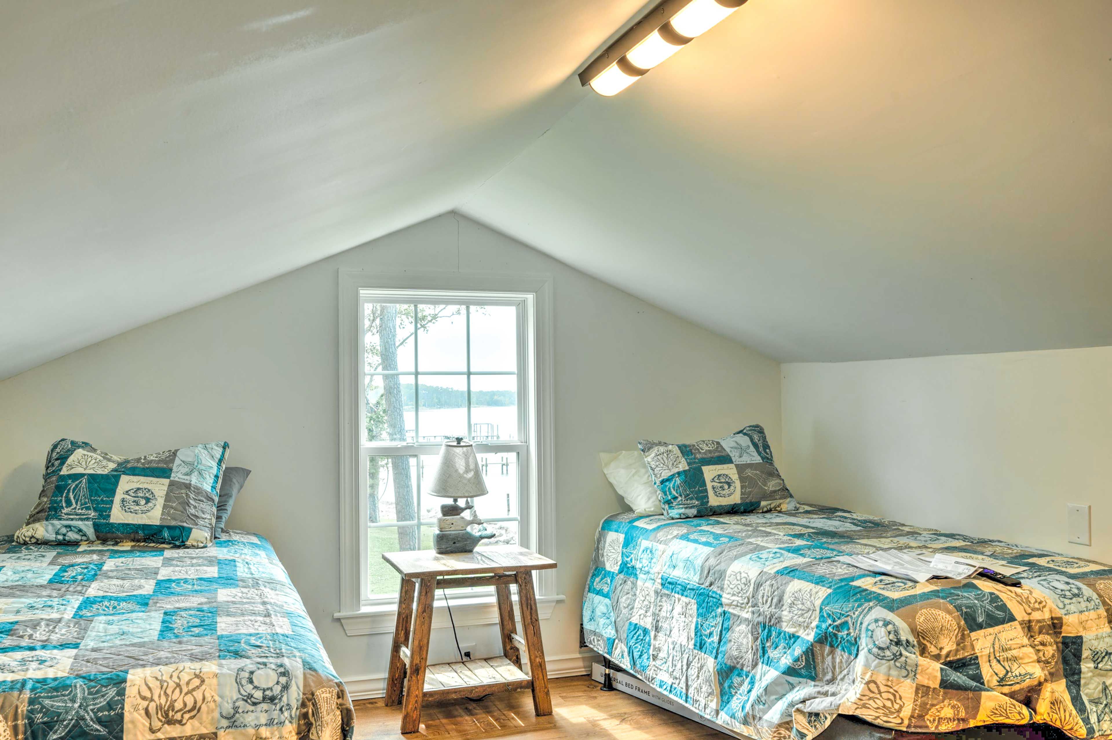 Bedroom 3 (Loft) | 2 Twin Beds | Smart TV