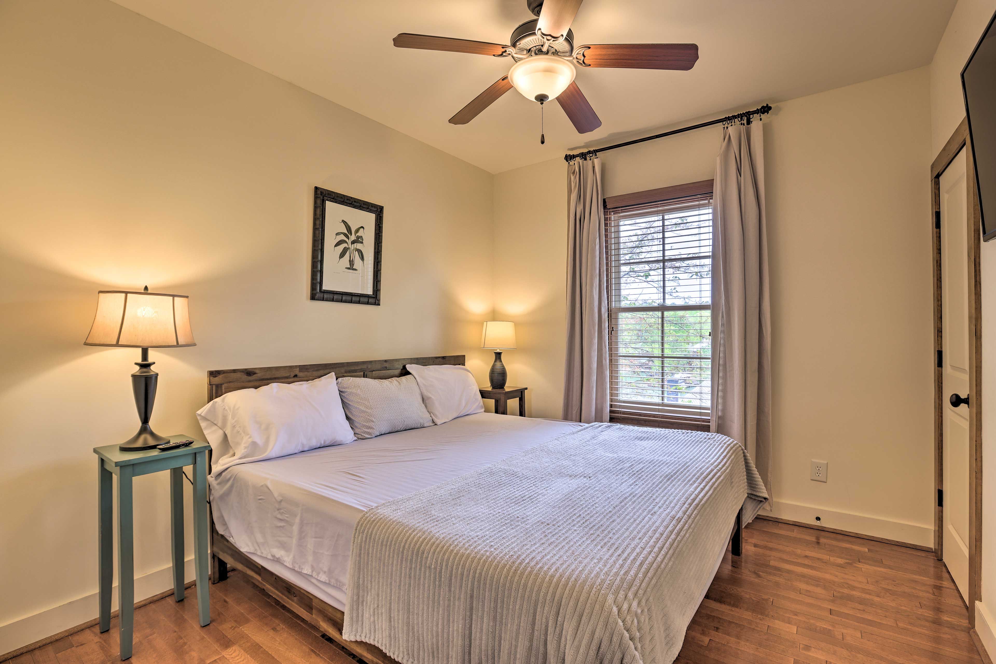Bedroom 2 | King Bed | Smart TV