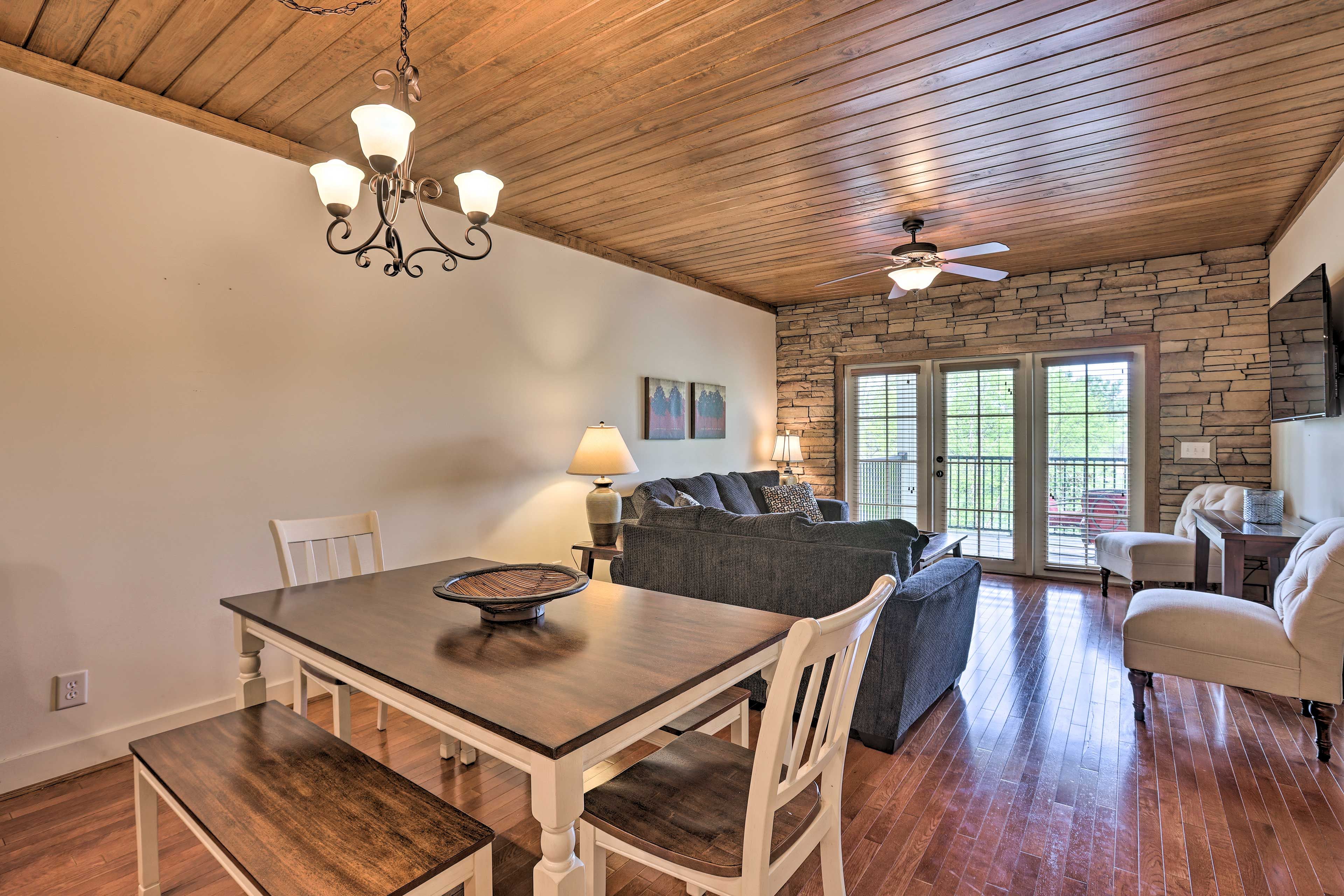 Dining Area | Dishware & Flatware Provided