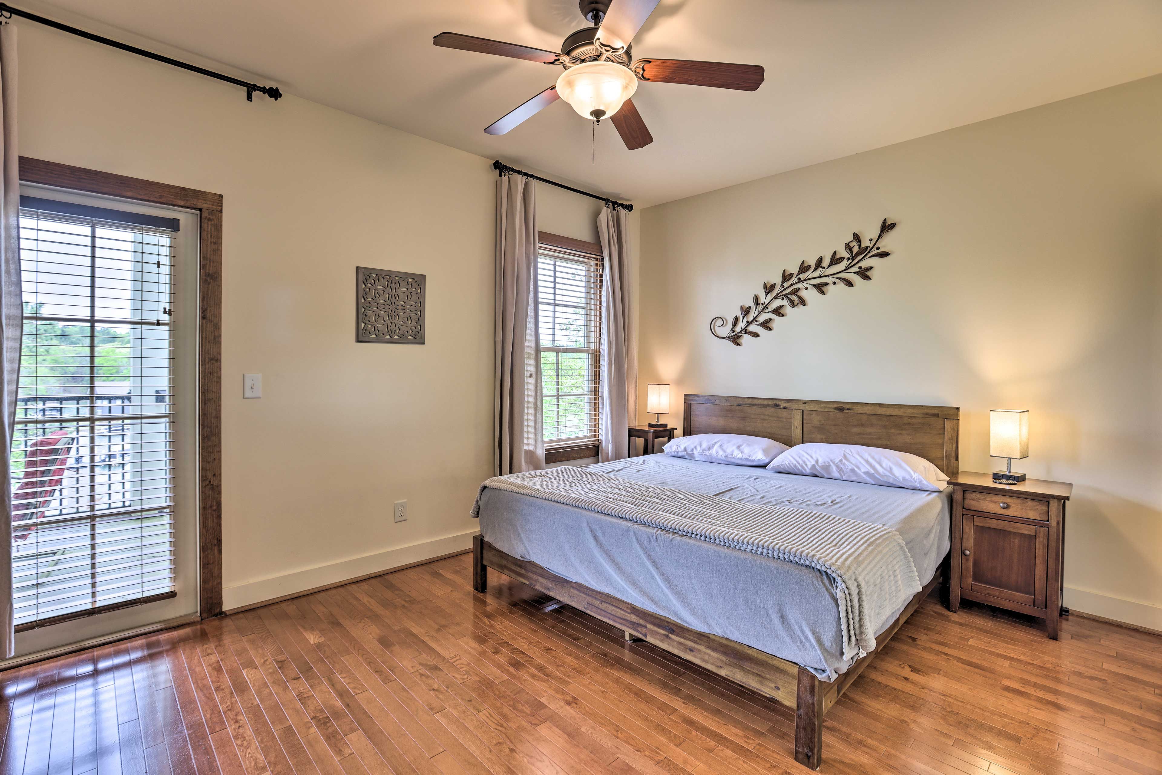 Bedroom 1 | King Bed | Smart TV | En-Suite Bathroom
