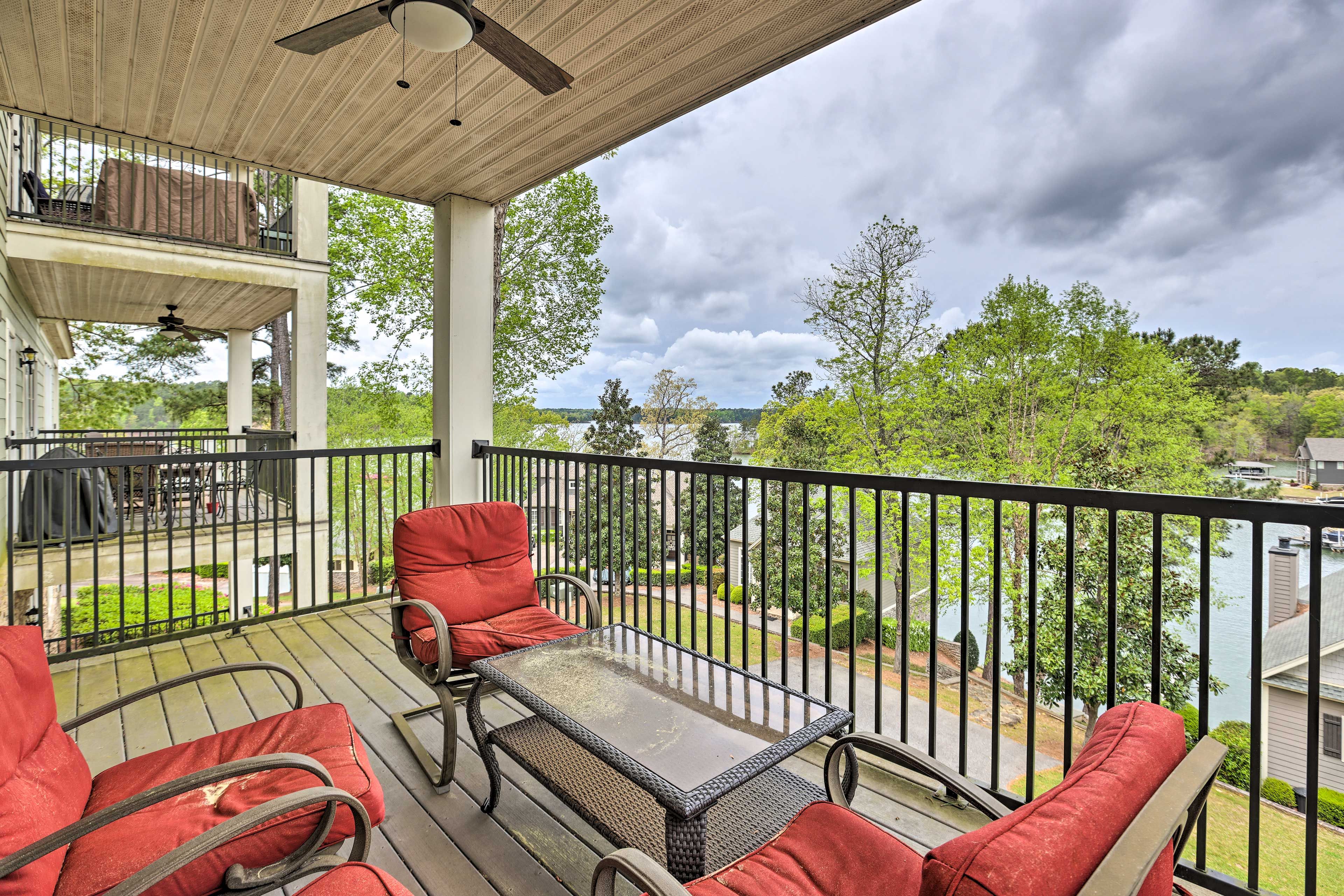 Dadeville Vacation Rental | 3BR | 2BA | 1,300 Sq Ft | Stairs Required for Access
