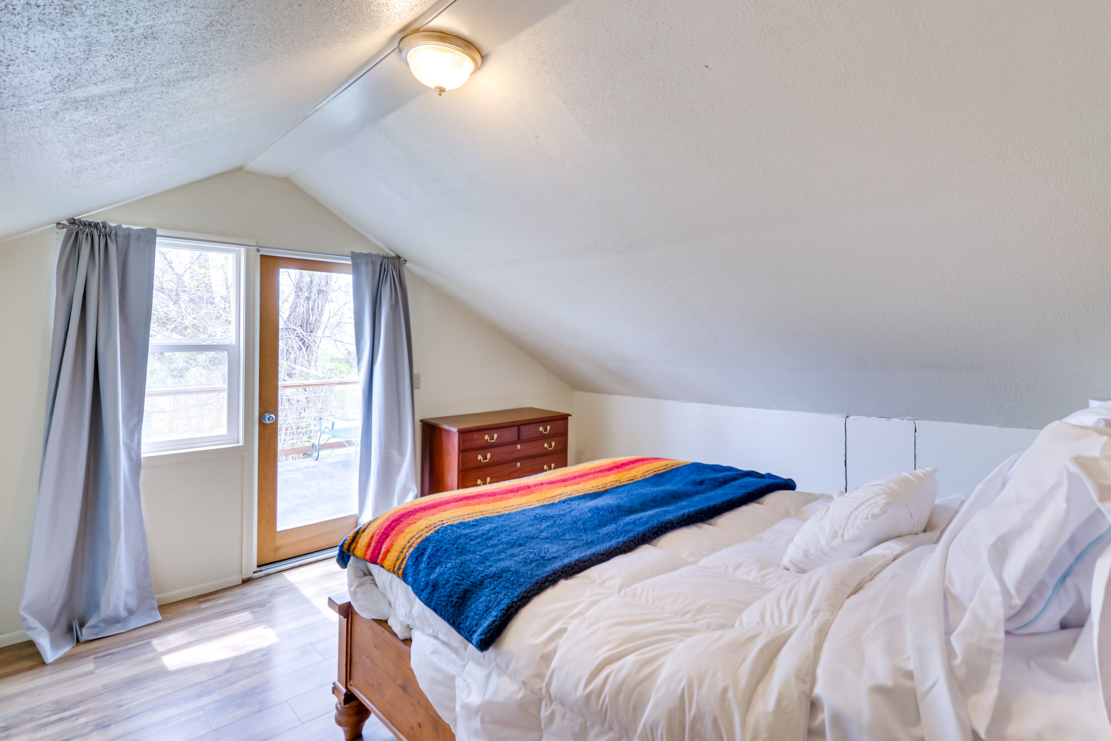 Bedroom 2 | Queen Bed