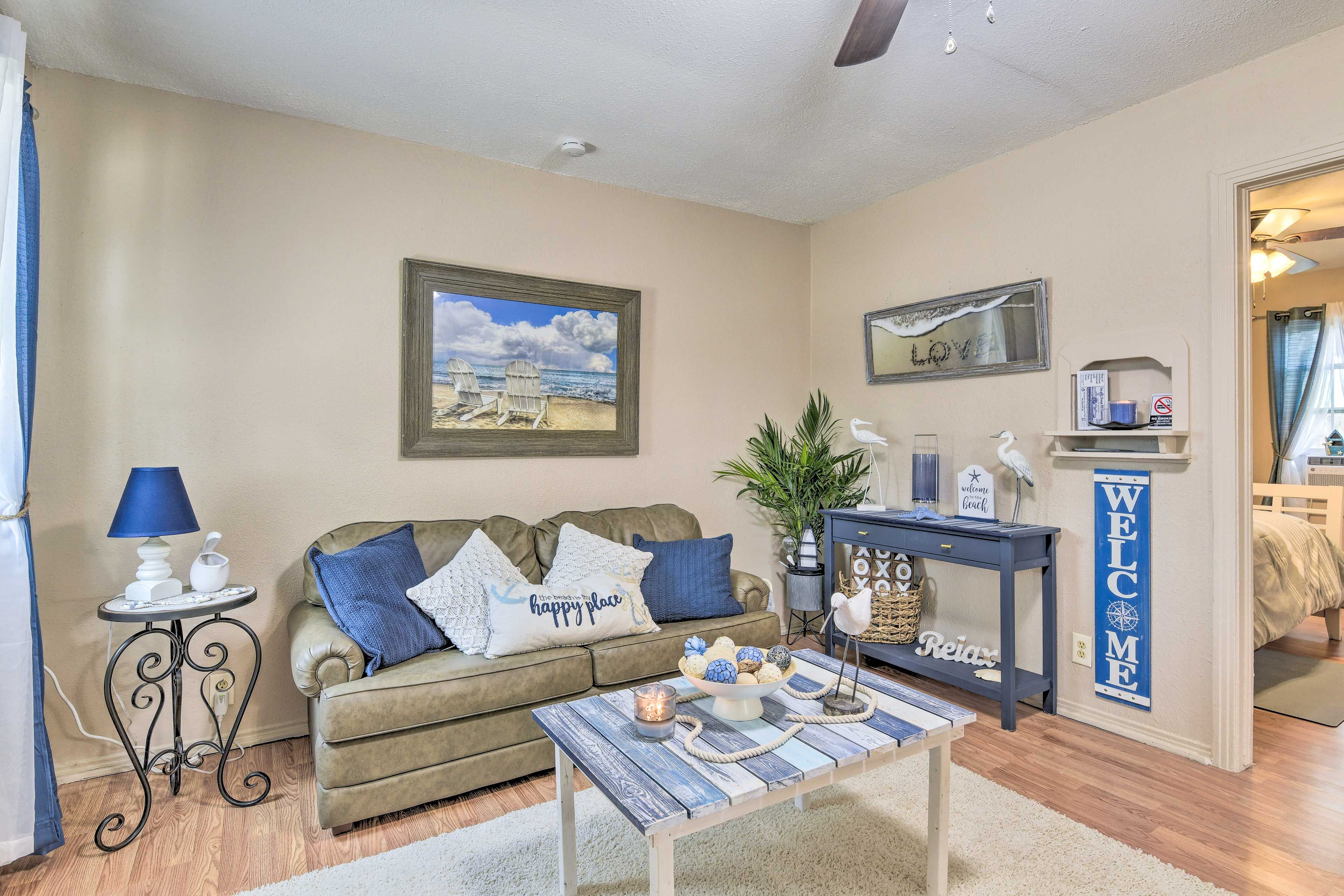 Aransas Pass Vacation Rental | 2BR | 1BA | 850 Sq Ft | 1 Step Required