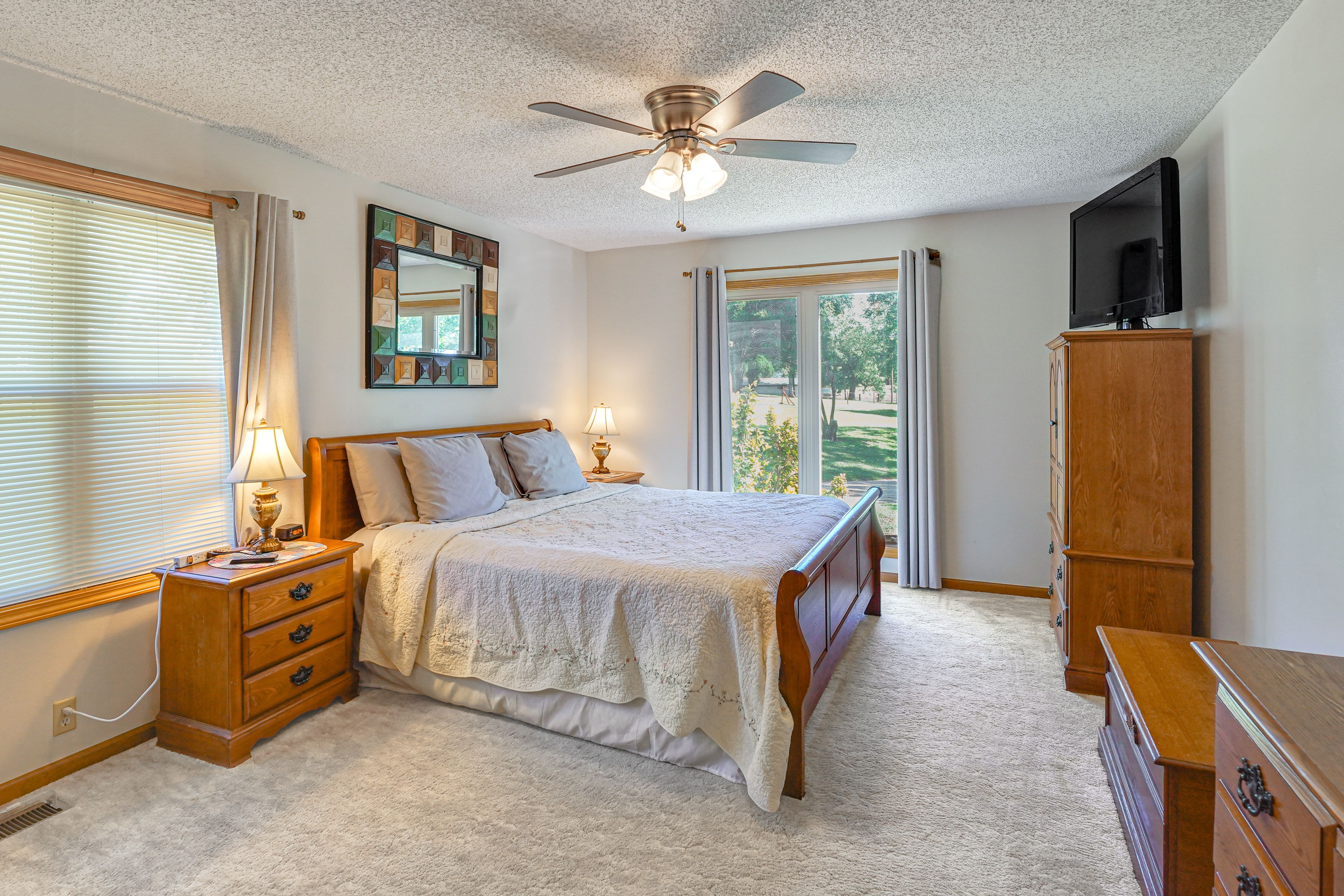 Bedroom 1 | King Bed