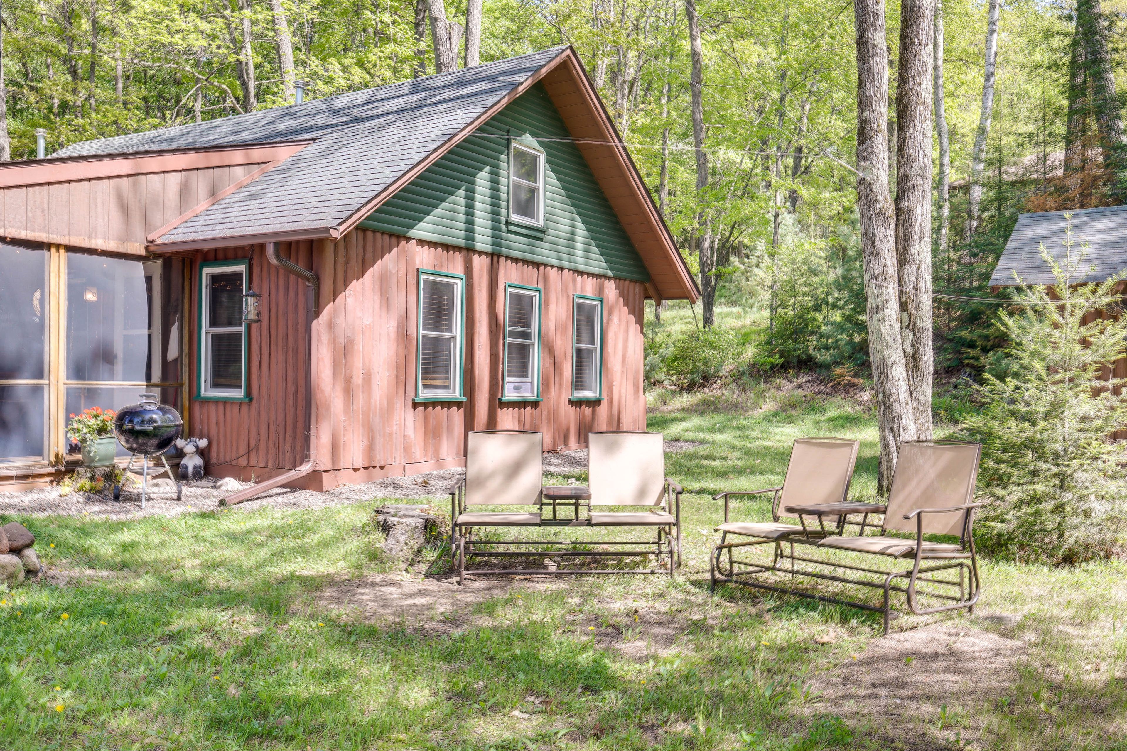 Cabin Exterior | Charcoal Grill | Keyless Entry
