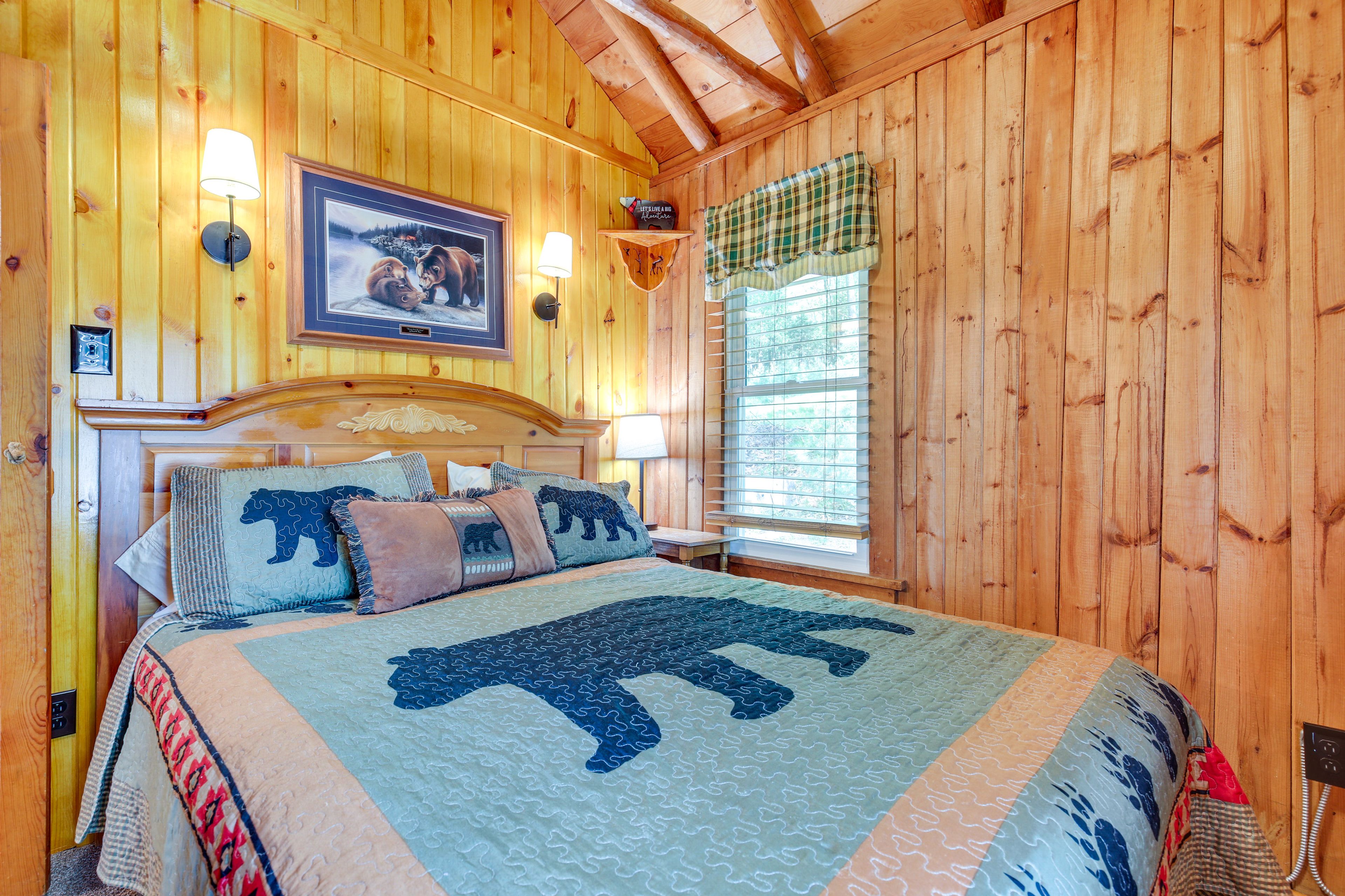 Bedroom 2 | Queen Bed