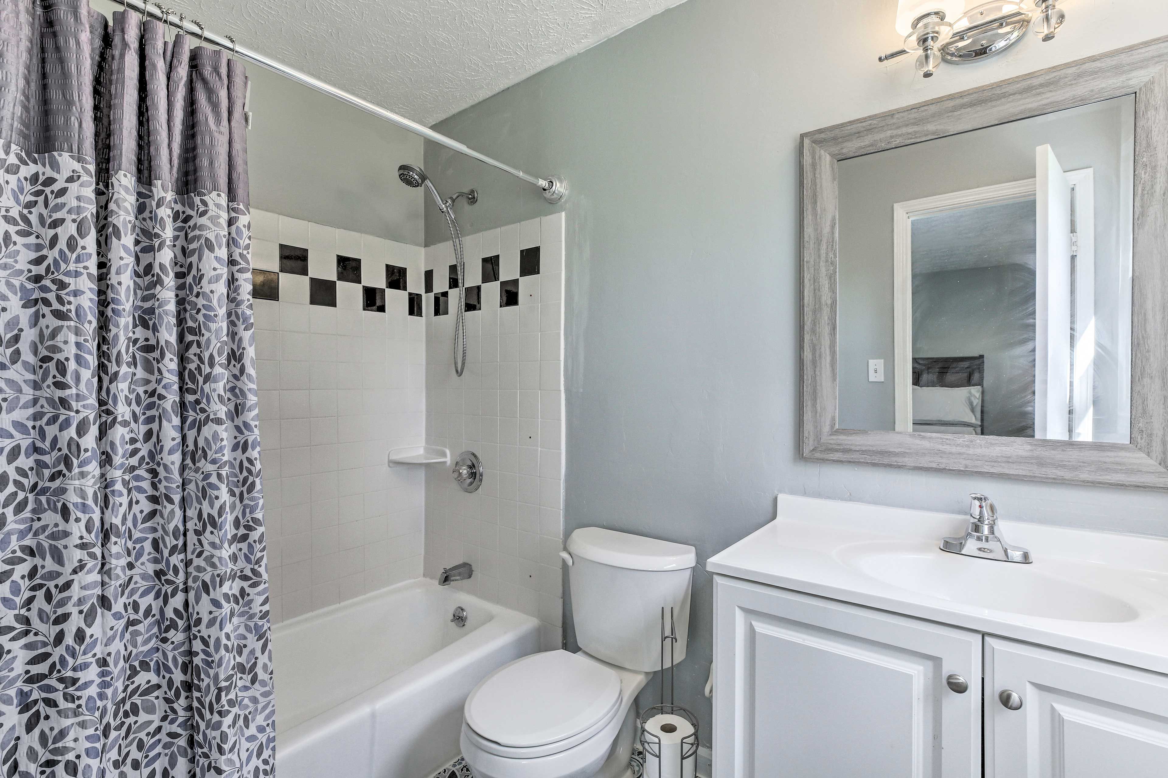 En-Suite Bathroom | Complimentary Toiletries