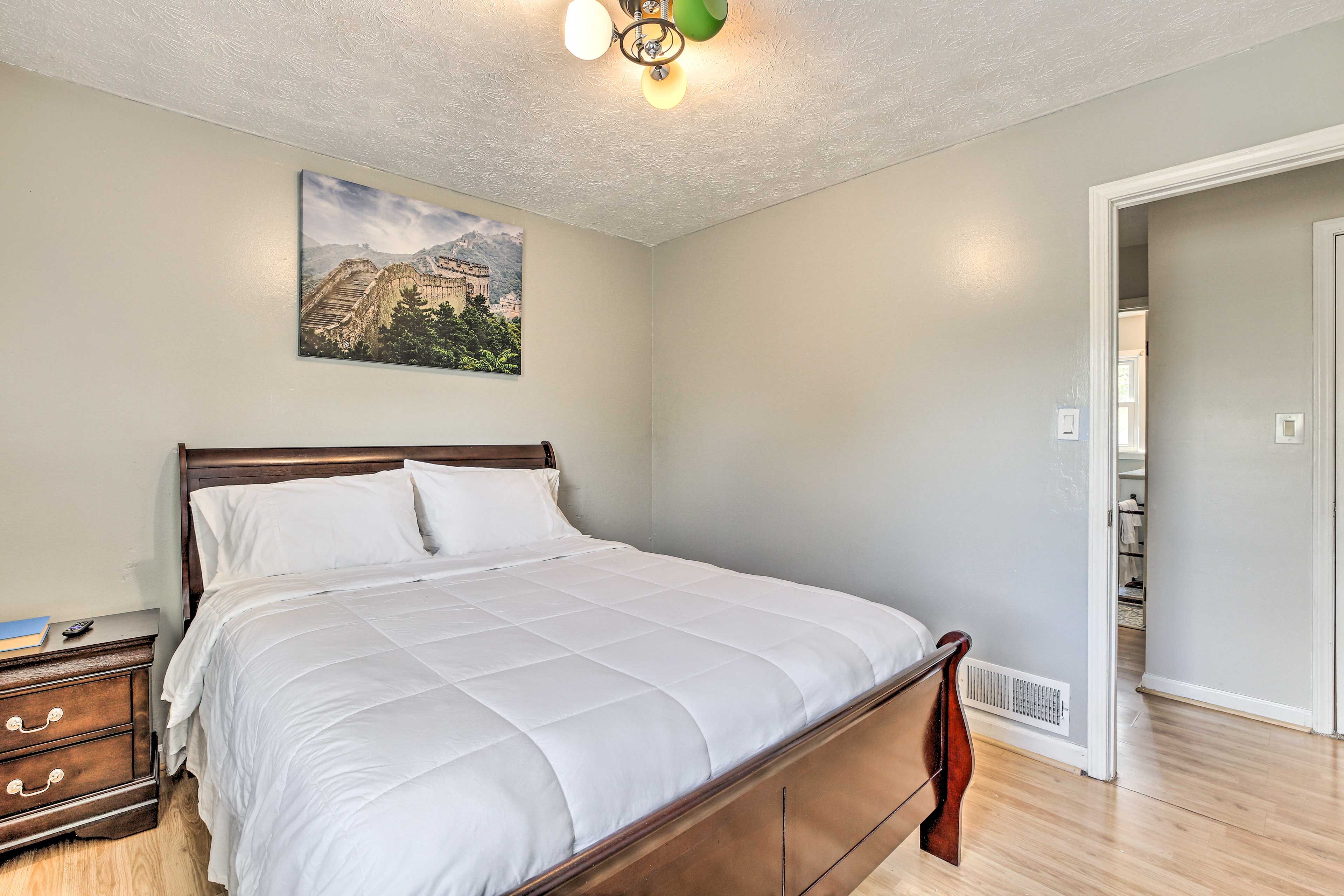 Bedroom 4 | 3rd Floor | Queen Bed