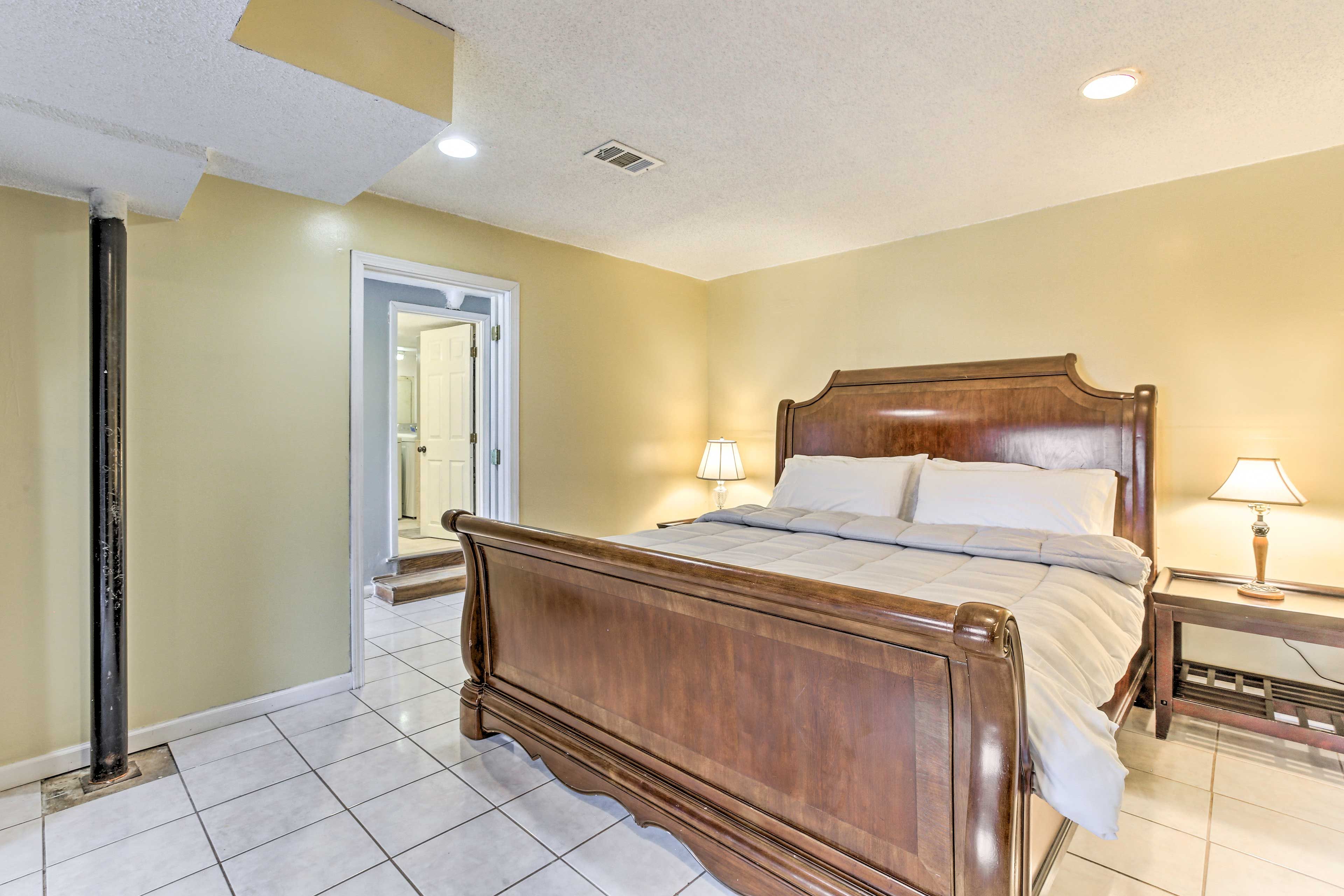 Bedroom 2 | 1st Floor | King Bed