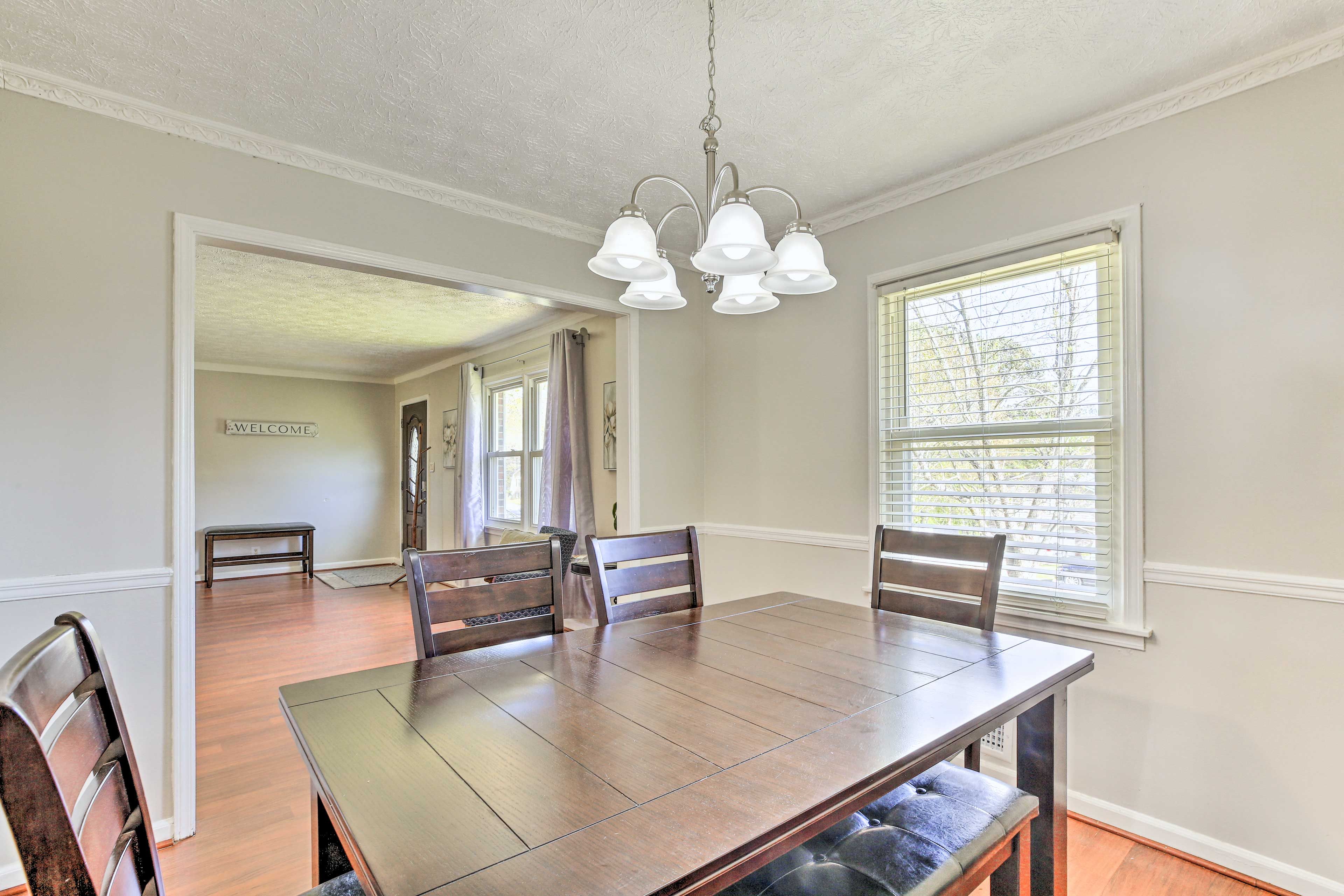 Dining Room | 2nd Floor | Dishware/Flatware Provided