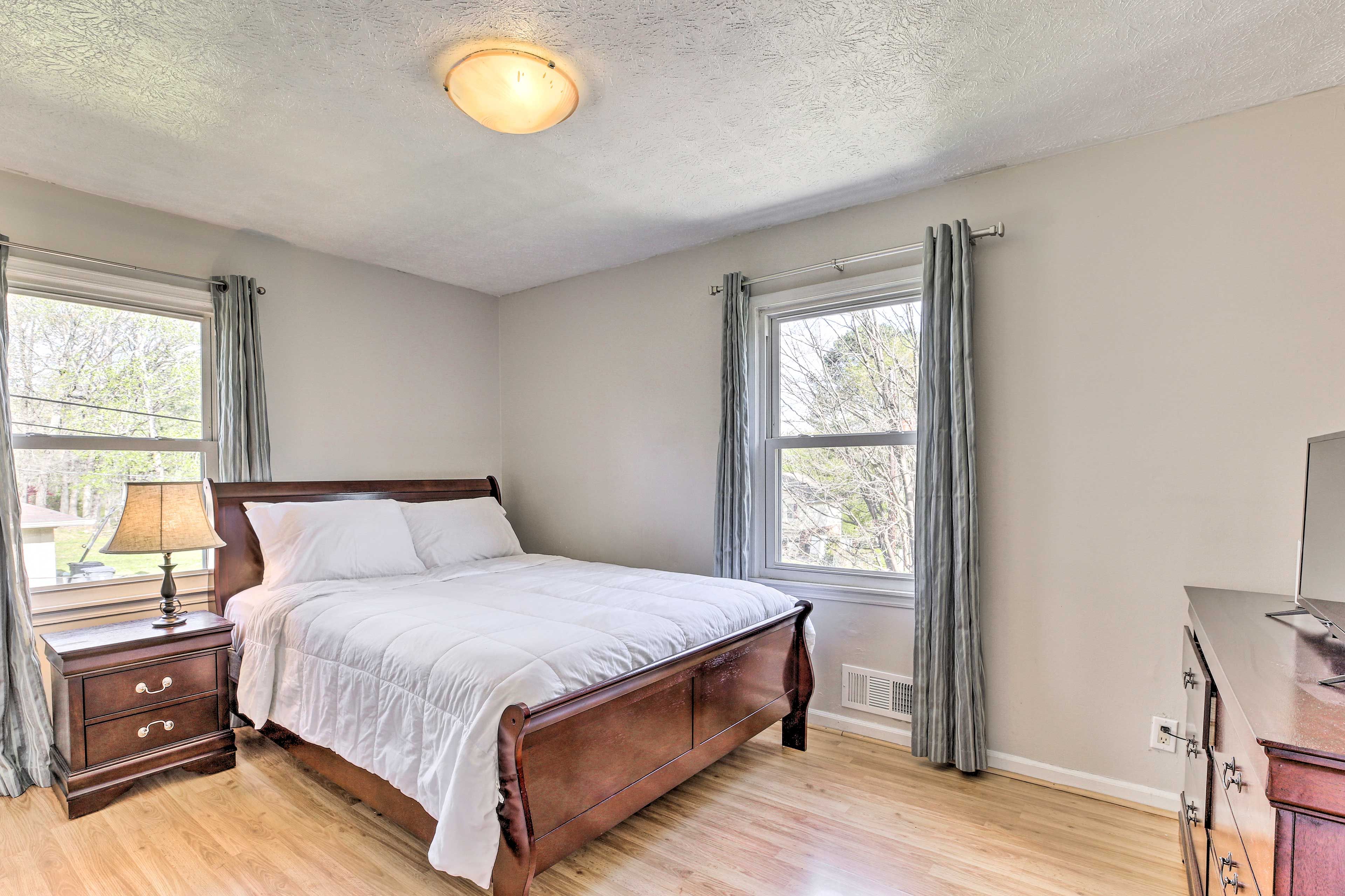 Bedroom 3 | 3rd Floor | Queen Bed