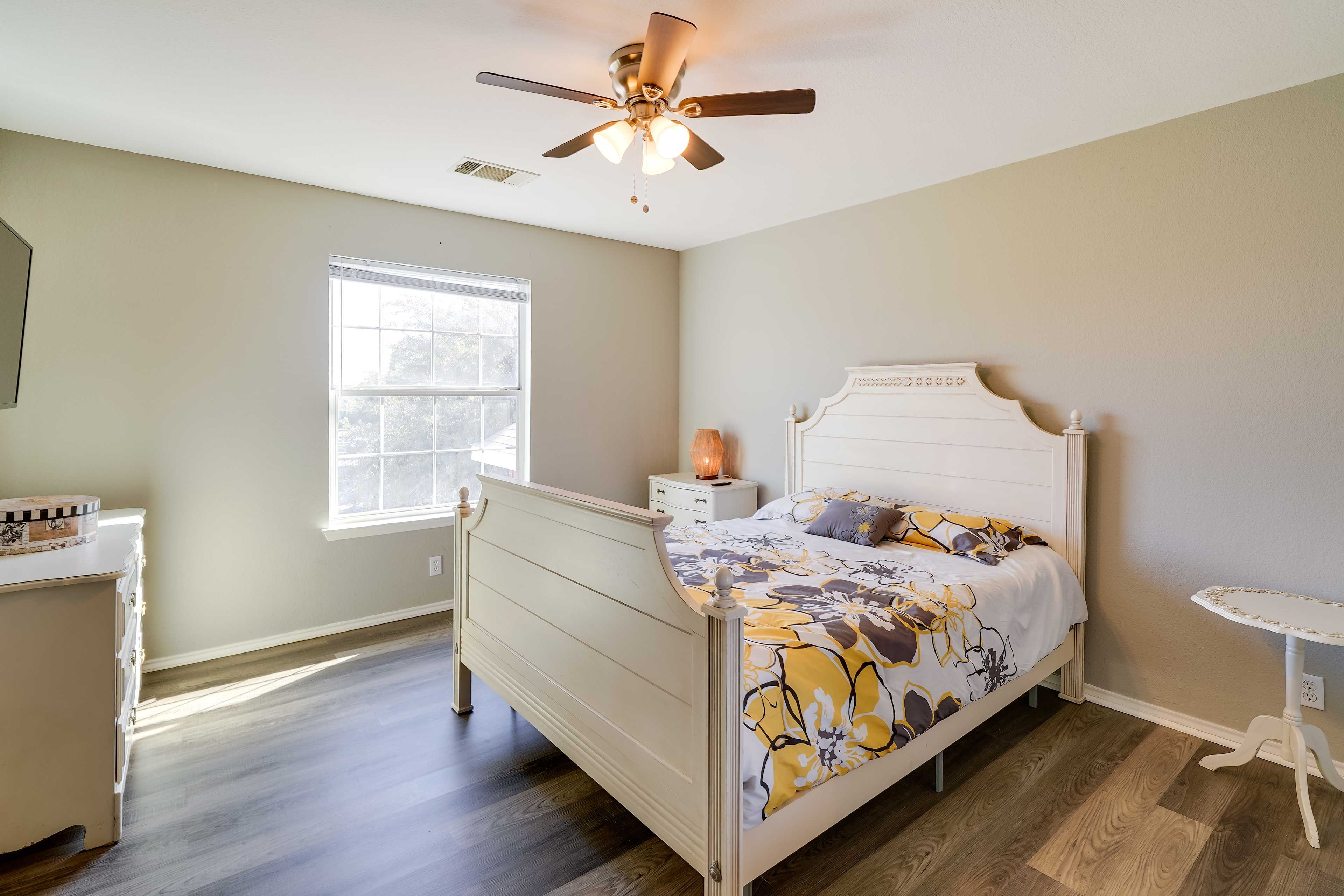 Bedroom 1 | Queen Bed | Smart TV w/ Cable