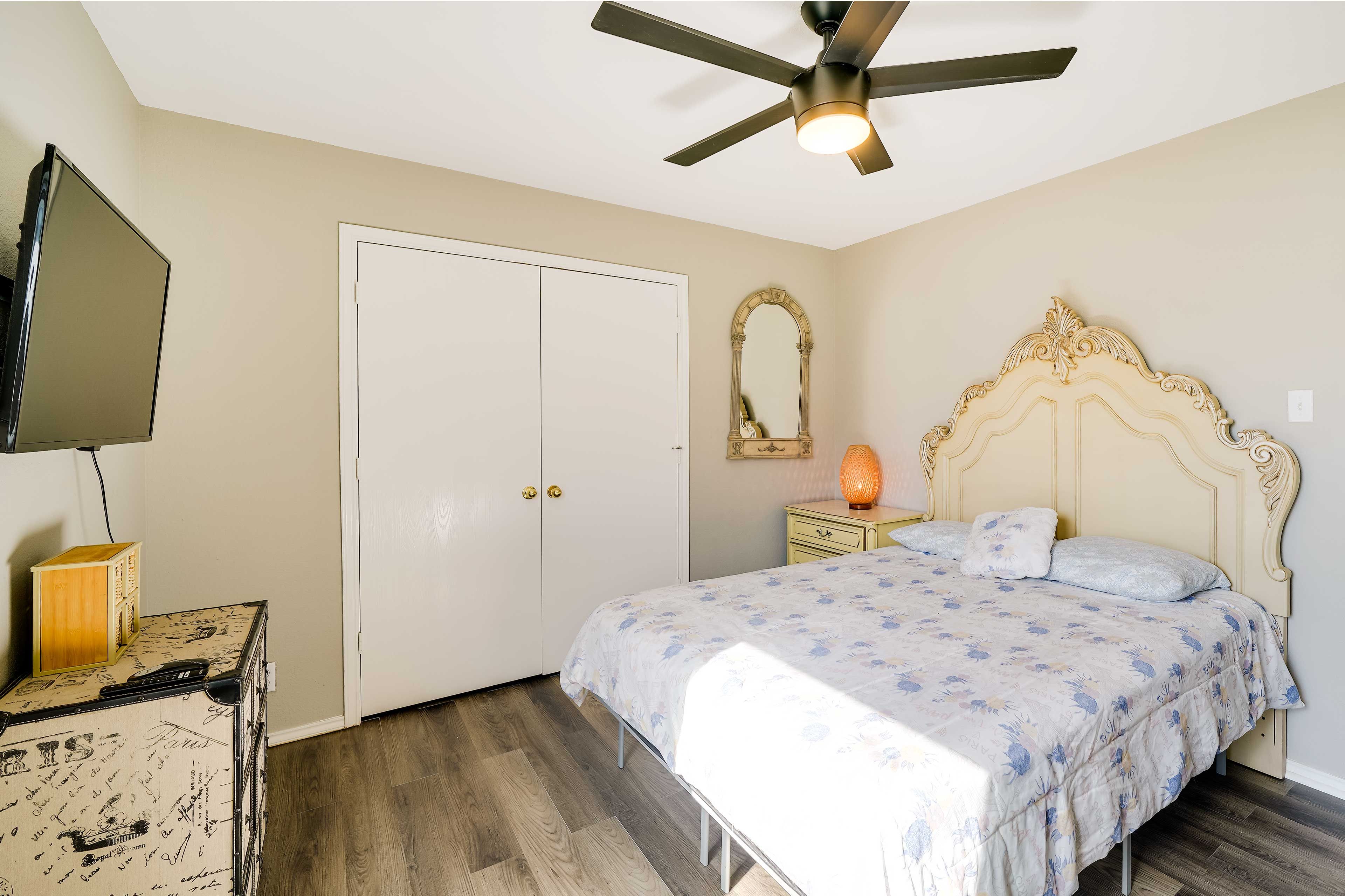 Bedroom 4 | Full Bed | Smart TV w/ Cable