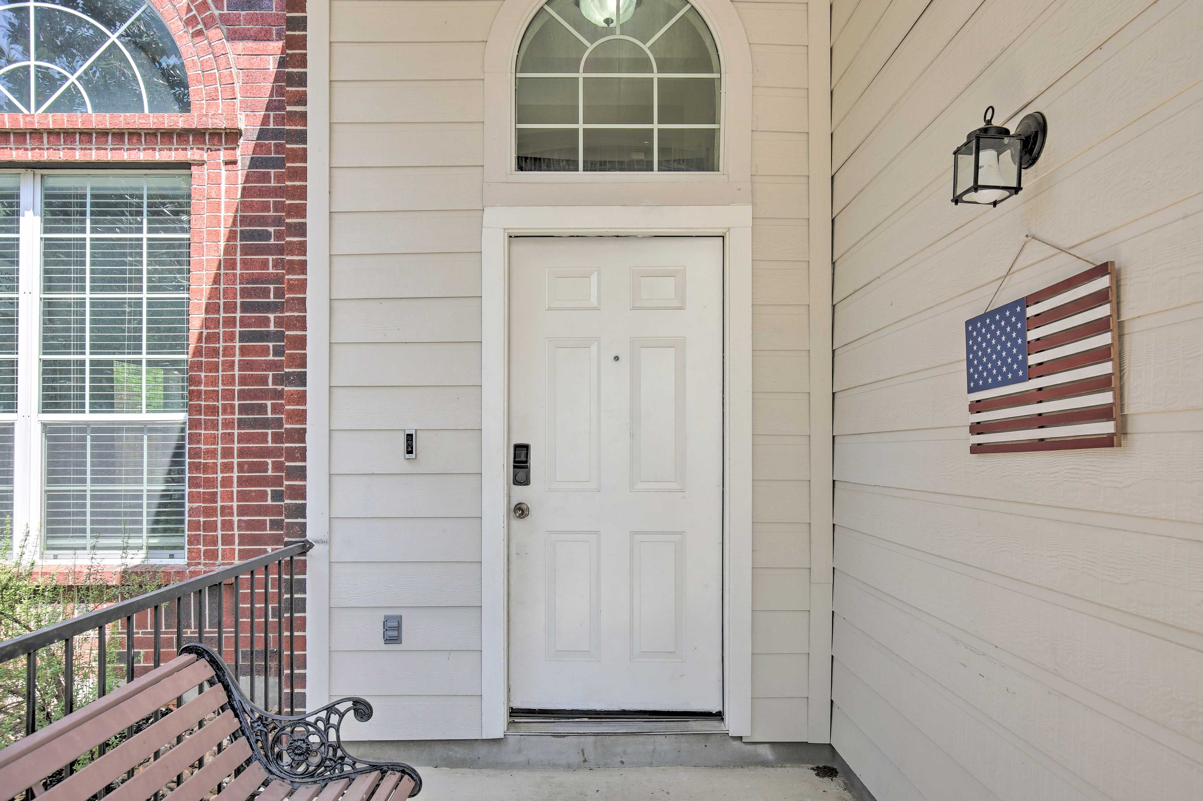 Parking | Driveway (2 Vehicles) | Garage (2 Vehicles)