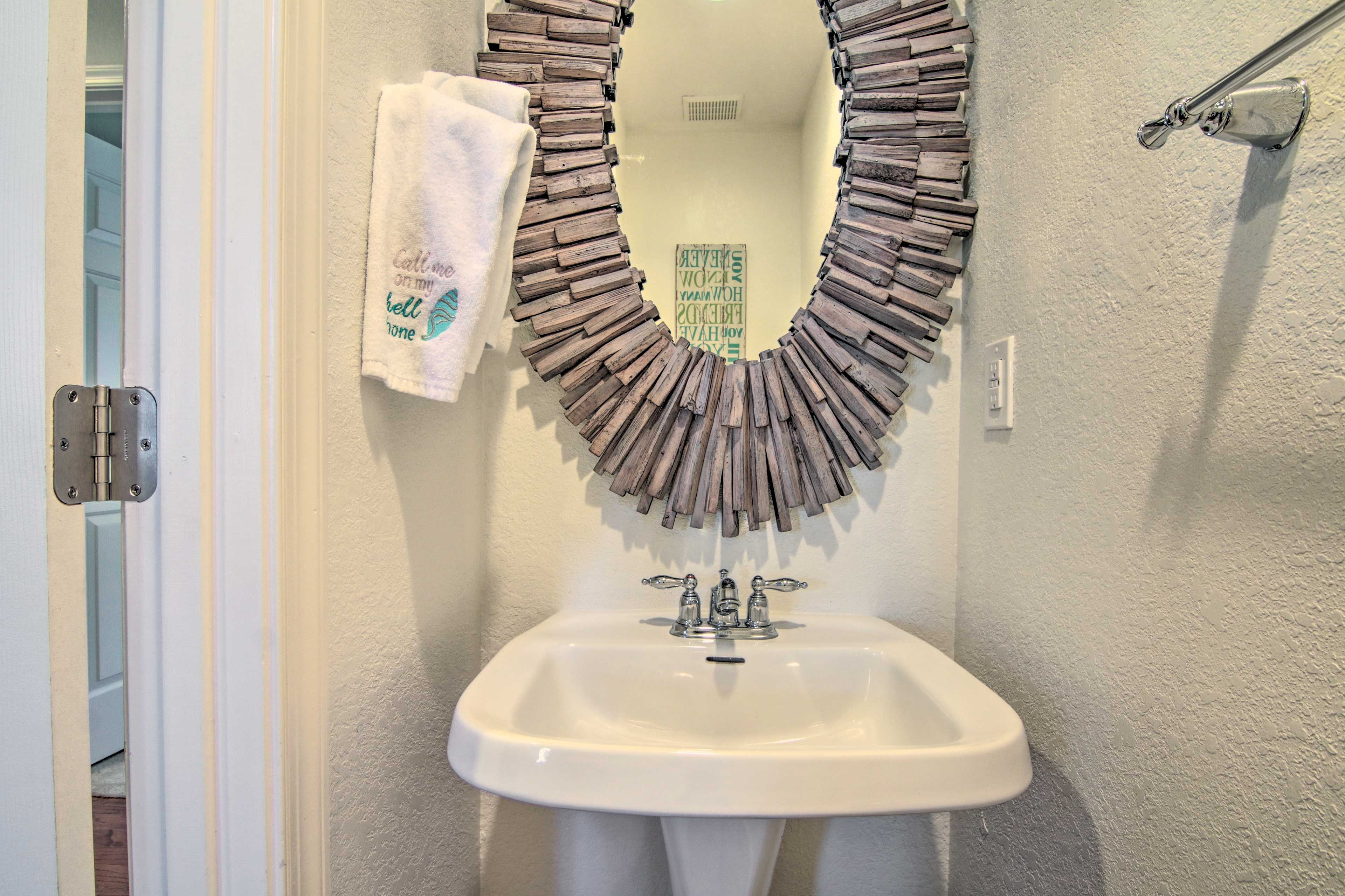 Half Bathroom | 1st Floor