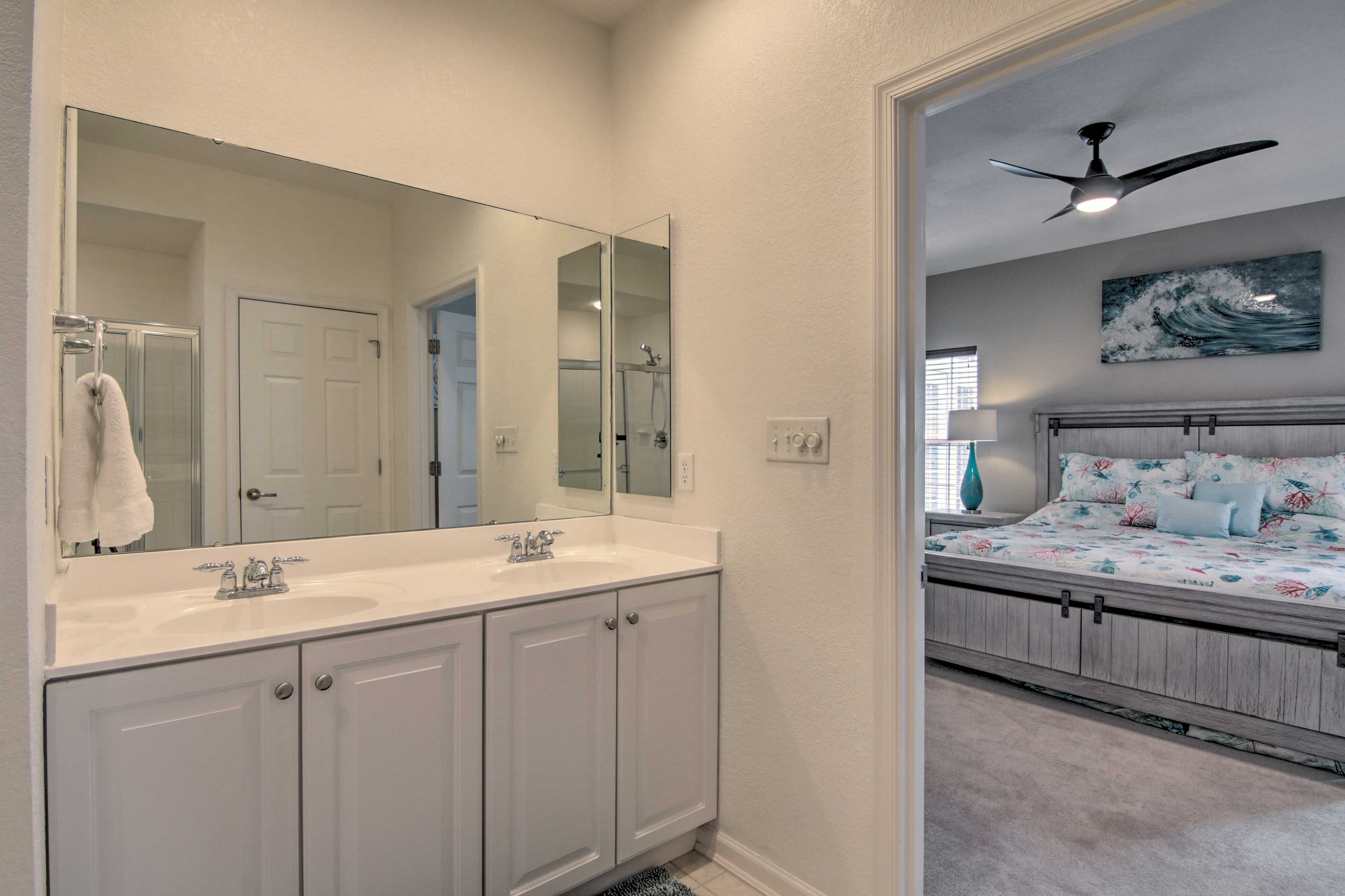 En-Suite Bathroom | Towels Provided