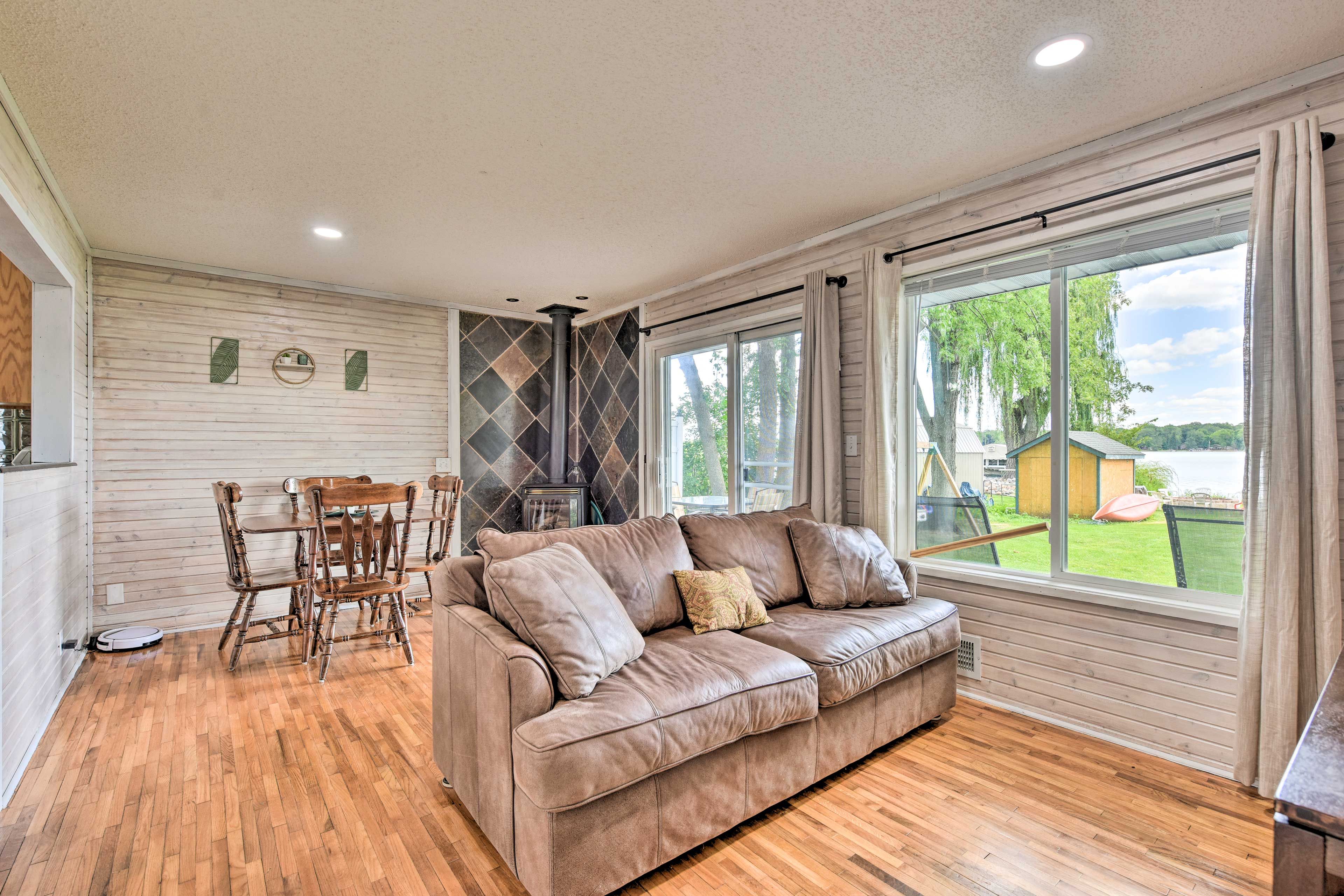 Living Room | Main Level | Free WiFi | Sleeper Sofa