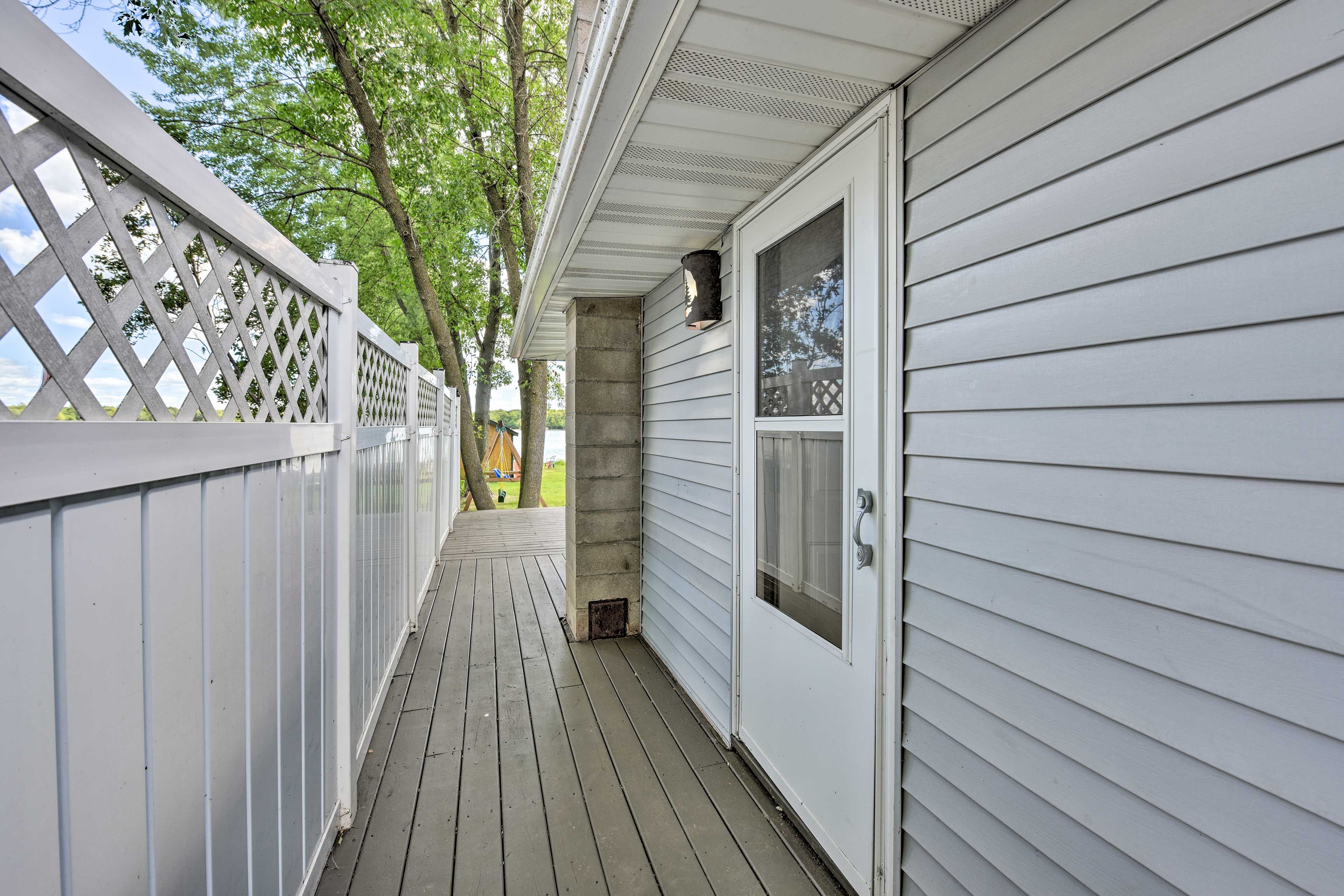Property Exterior | 3 Steps to Enter